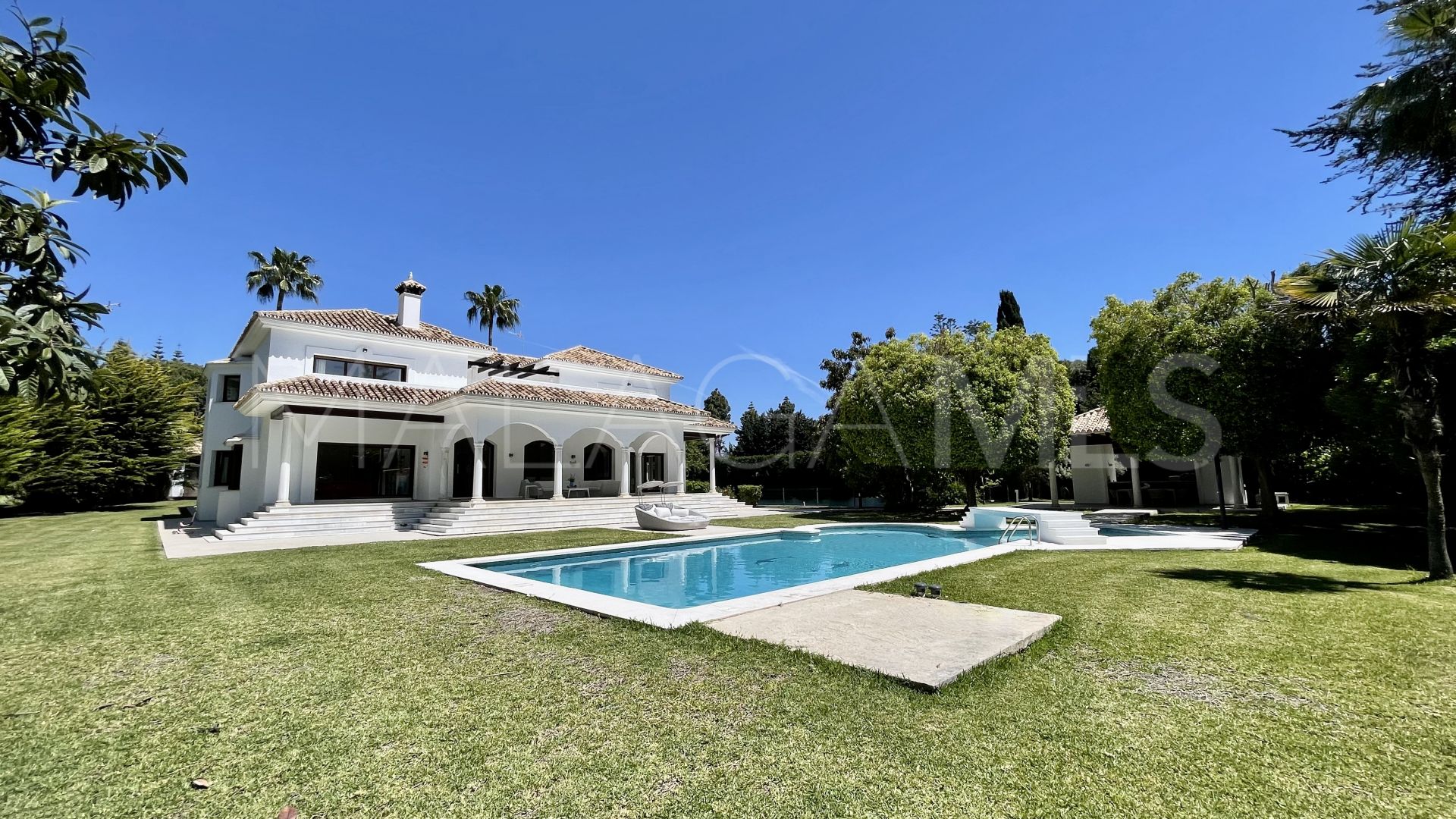 For sale Guadalmina Baja villa with 6 bedrooms