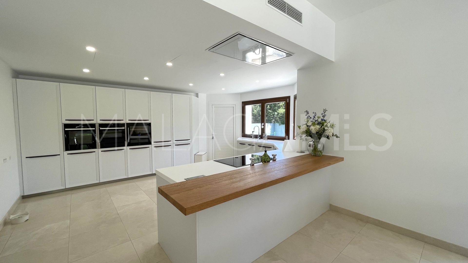 For sale Guadalmina Baja villa with 6 bedrooms