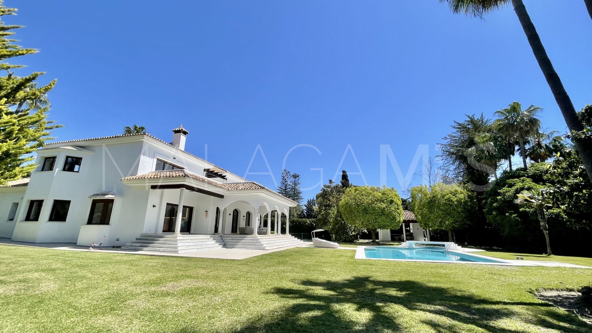 For sale Guadalmina Baja villa with 6 bedrooms