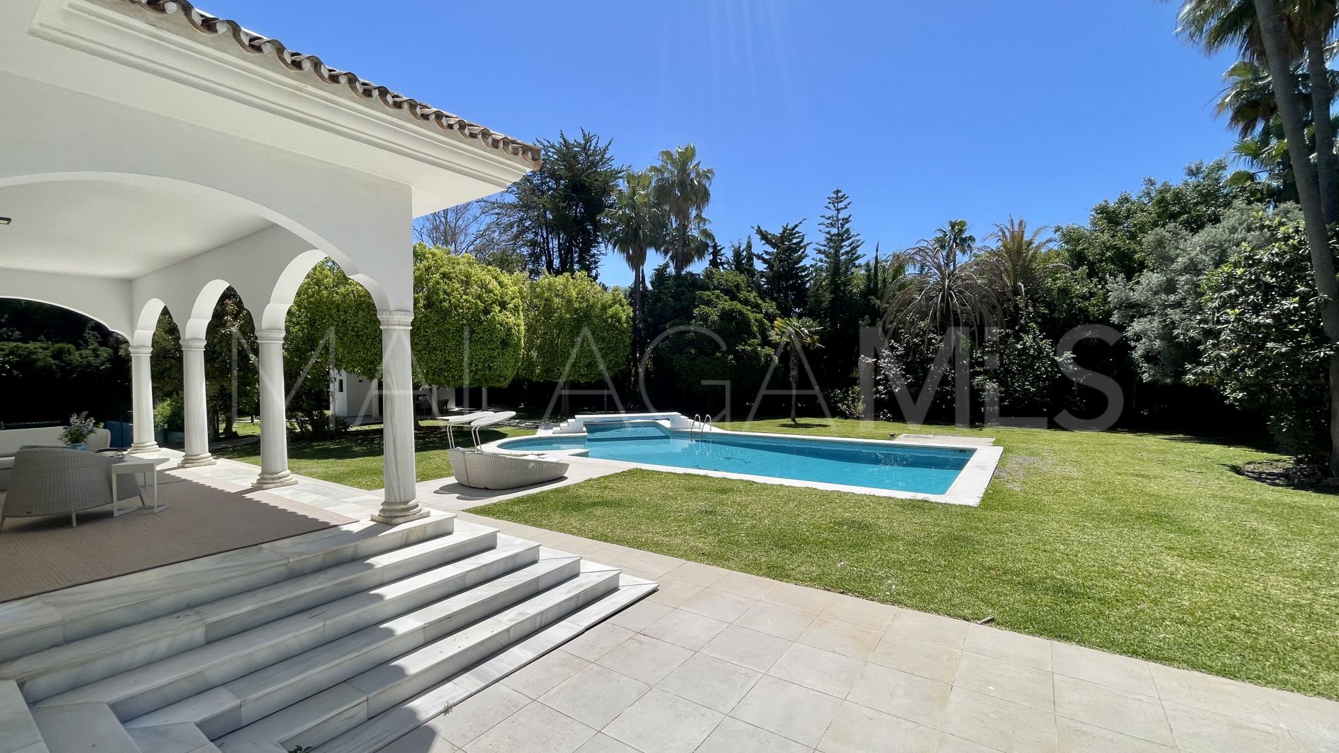 For sale Guadalmina Baja villa with 6 bedrooms
