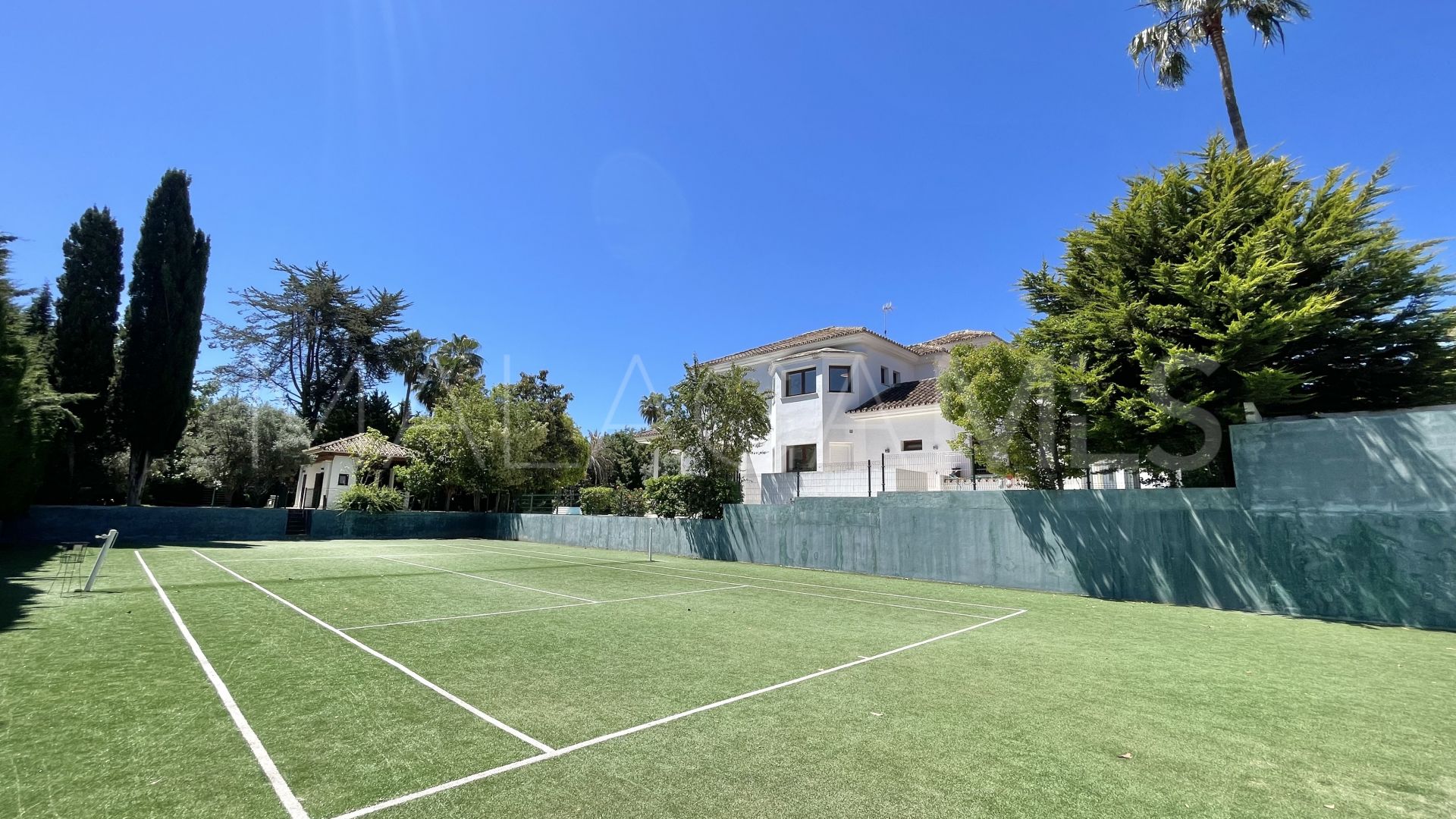 For sale Guadalmina Baja villa with 6 bedrooms