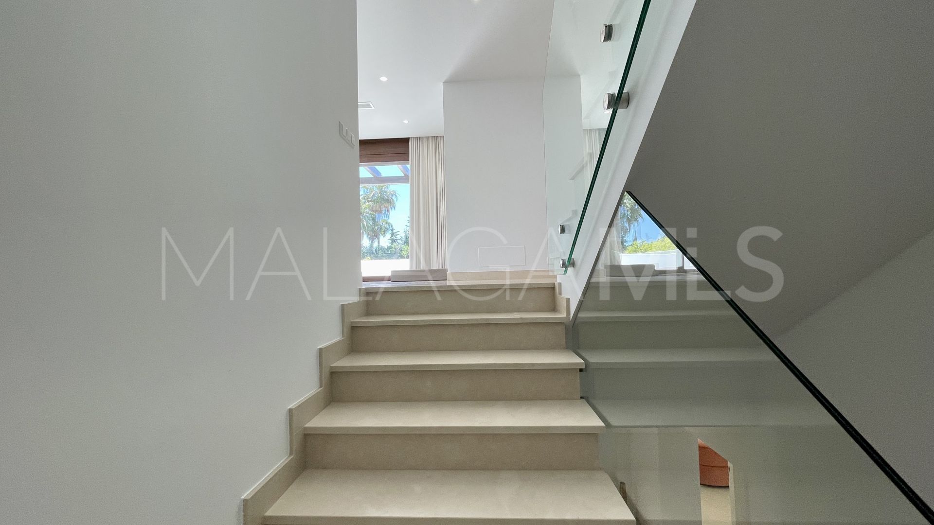 For sale Guadalmina Baja villa with 6 bedrooms