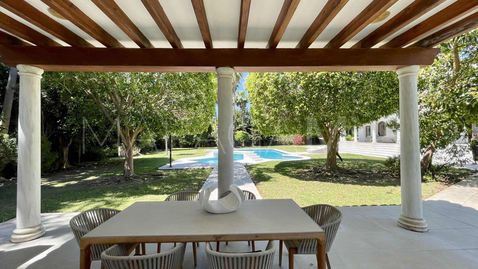 For sale Guadalmina Baja villa with 6 bedrooms