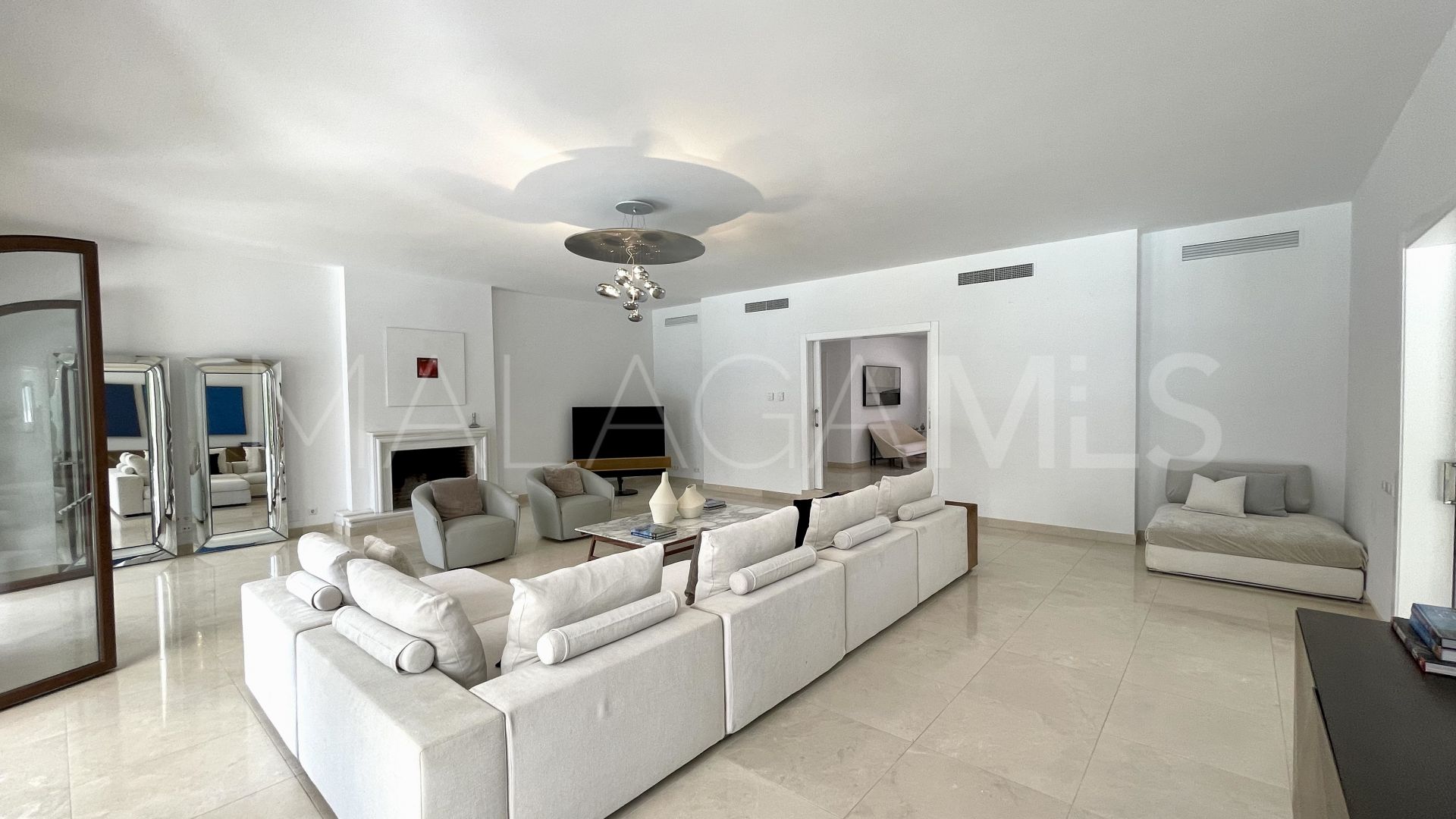 For sale Guadalmina Baja villa with 6 bedrooms