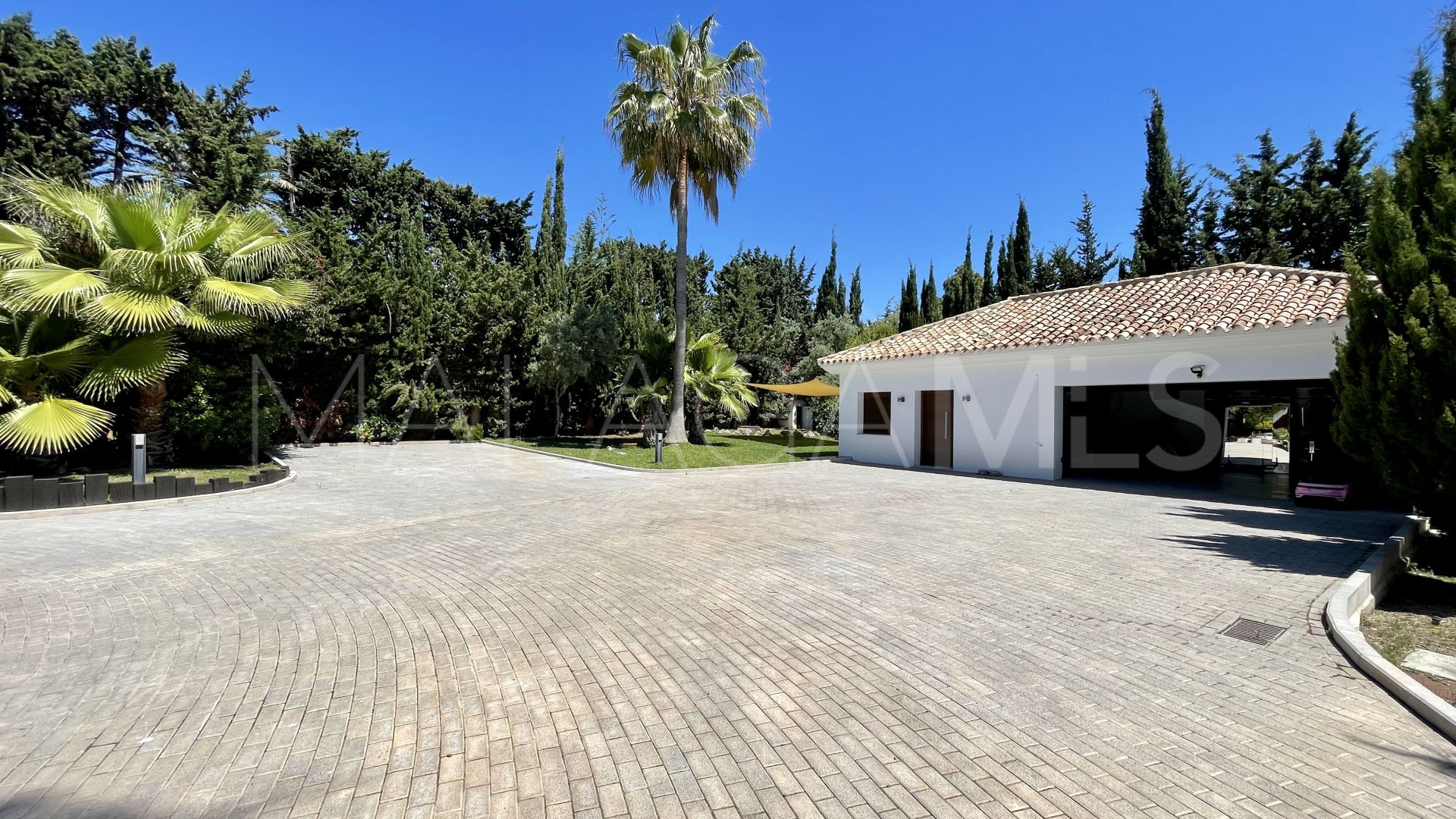 For sale Guadalmina Baja villa with 6 bedrooms