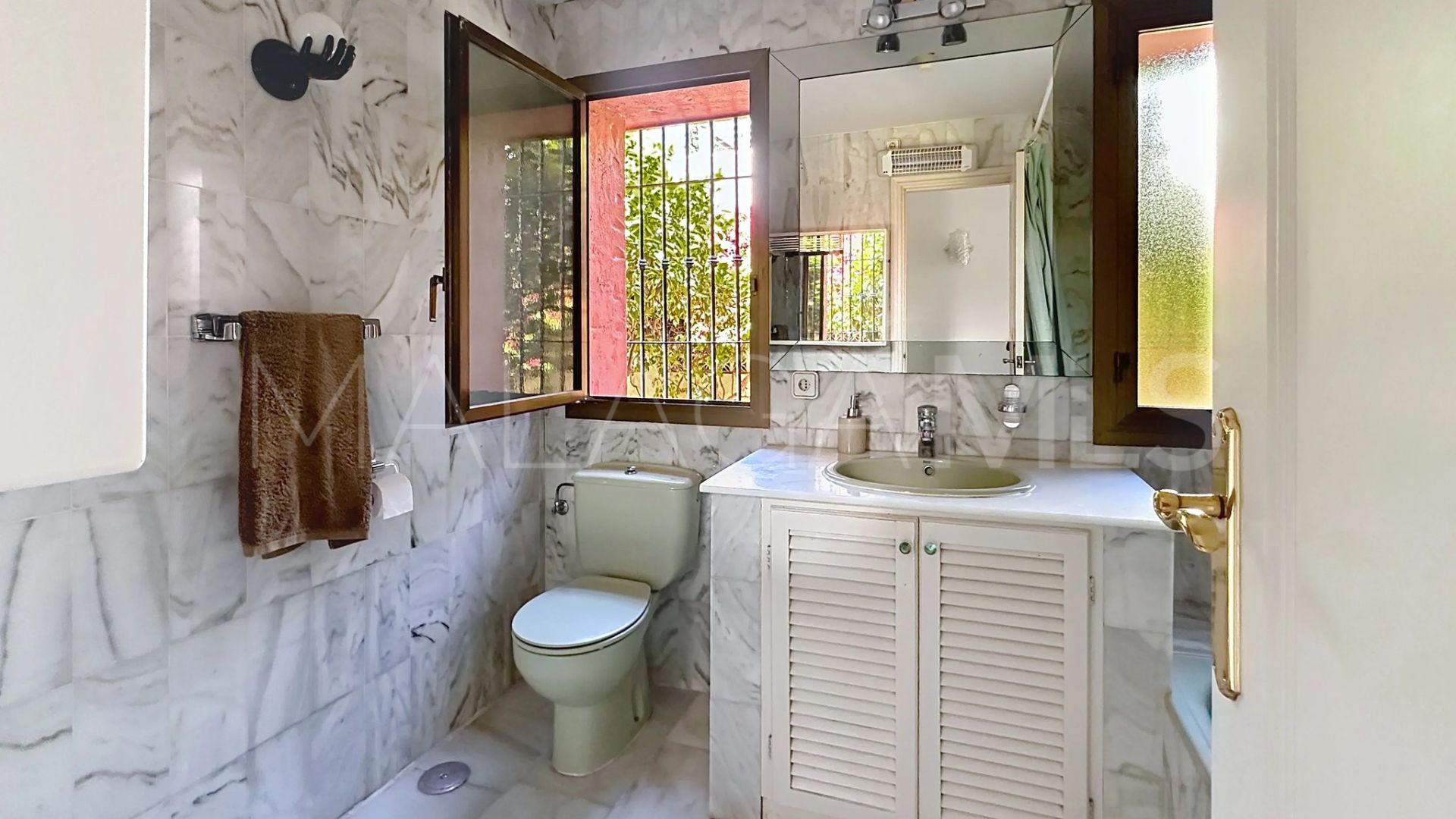 Villa for sale in Nueva Andalucia