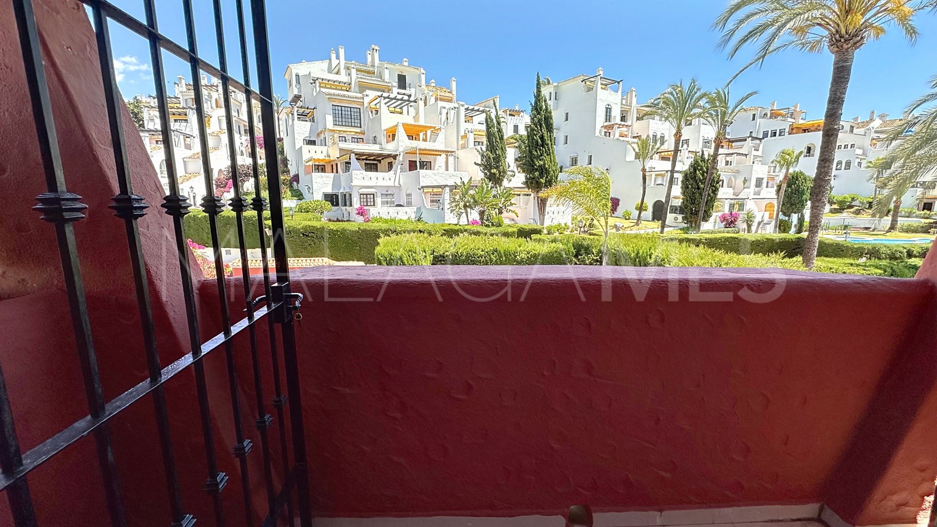 Villa for sale in Nueva Andalucia