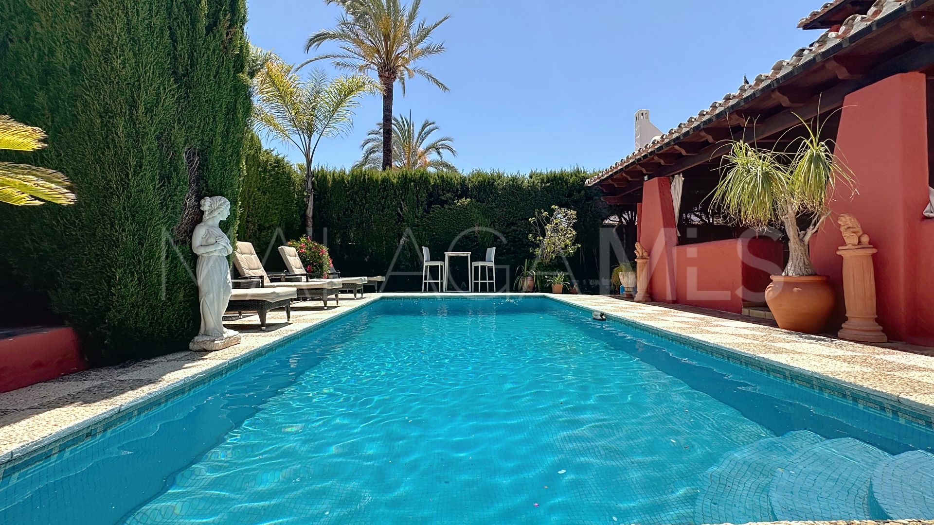 Villa for sale in Nueva Andalucia