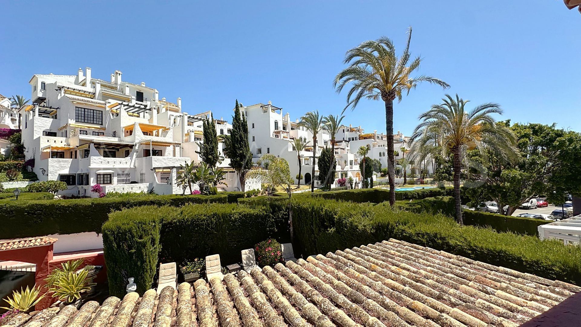 Villa for sale in Nueva Andalucia