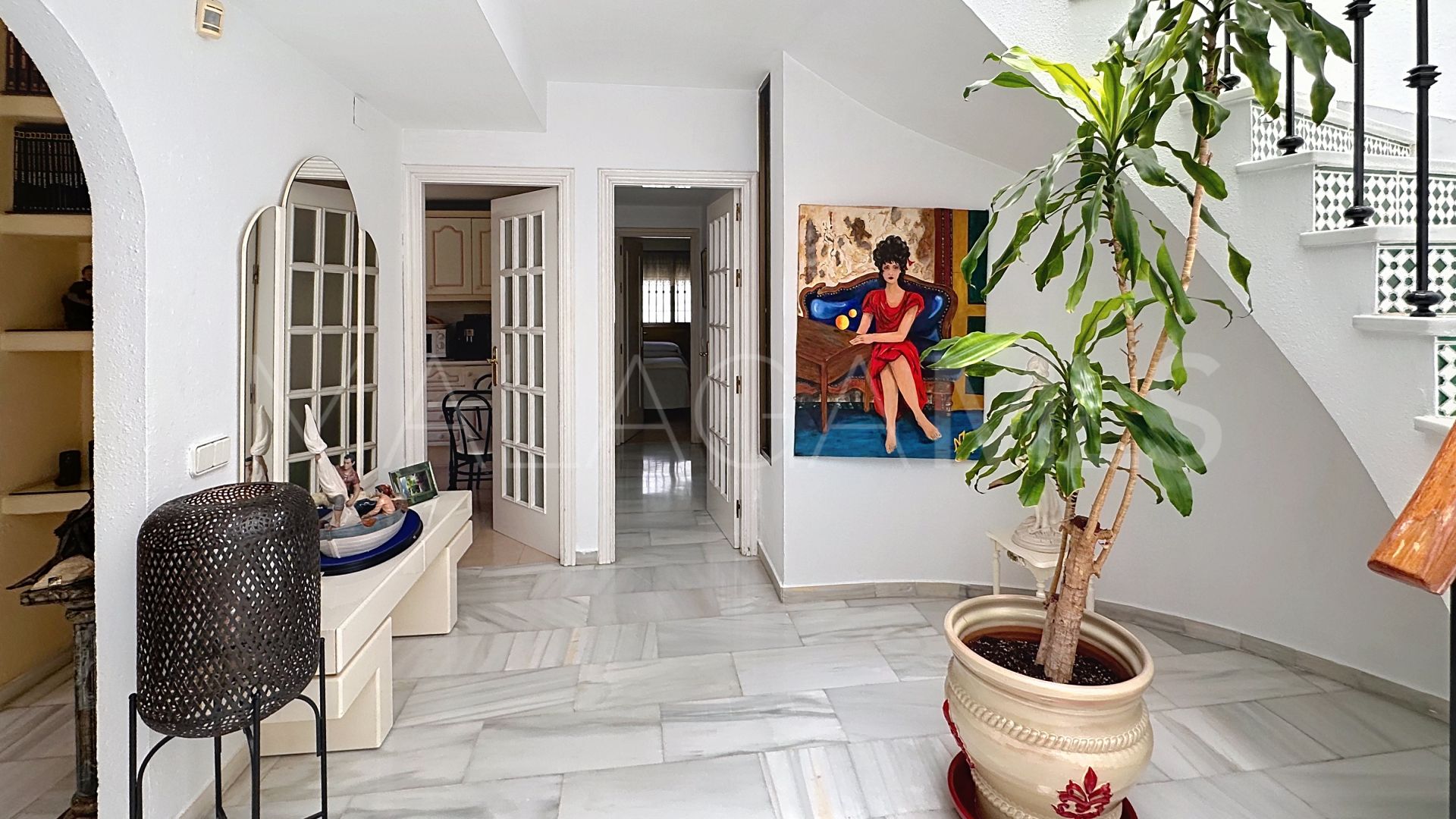 Villa for sale in Nueva Andalucia