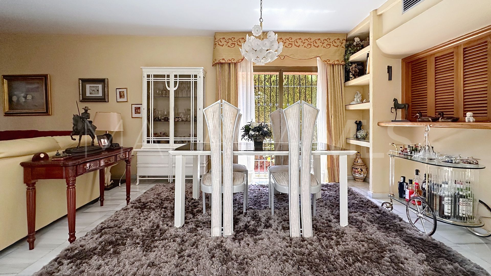 Villa for sale in Nueva Andalucia