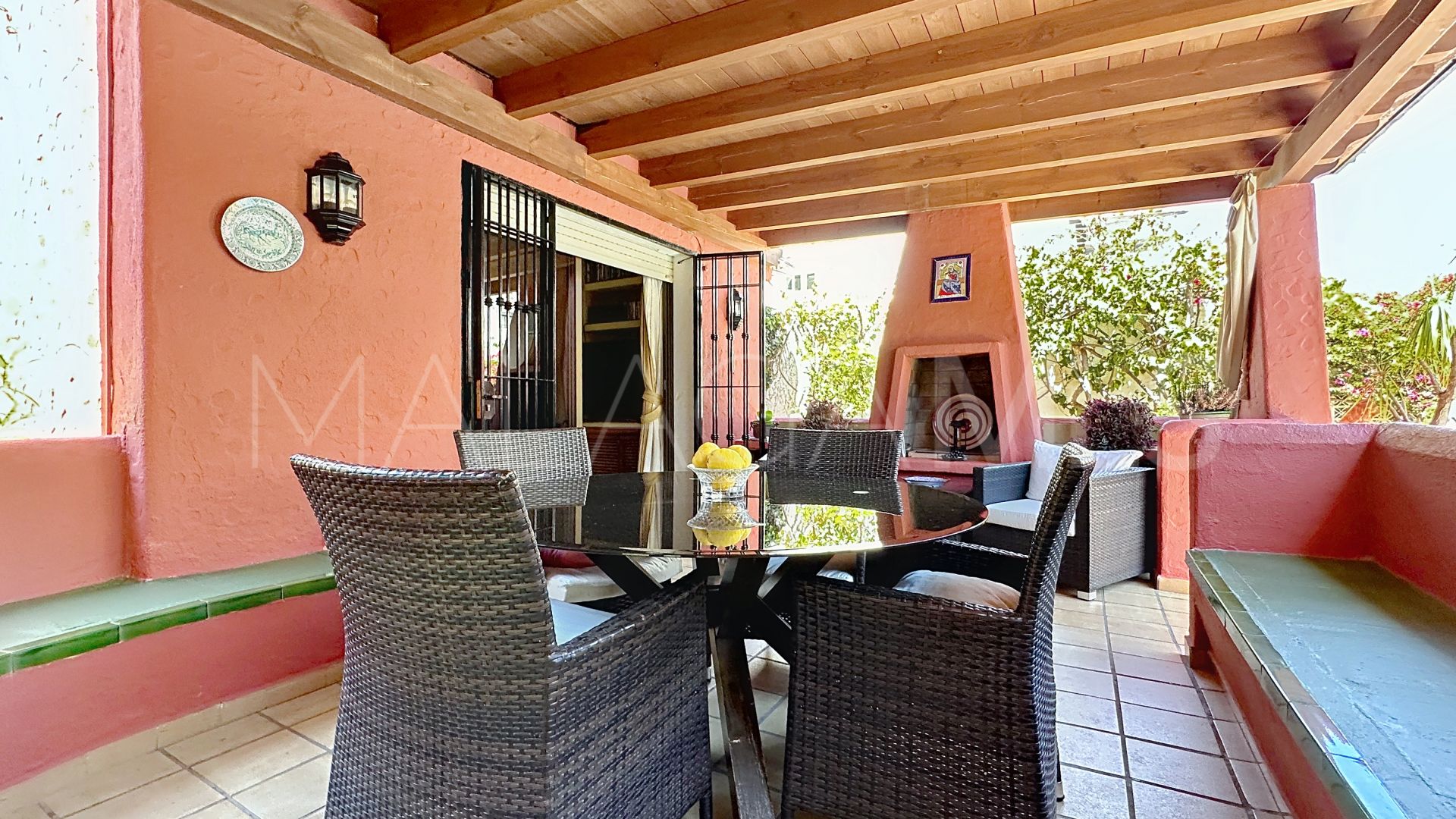 Villa for sale in Nueva Andalucia