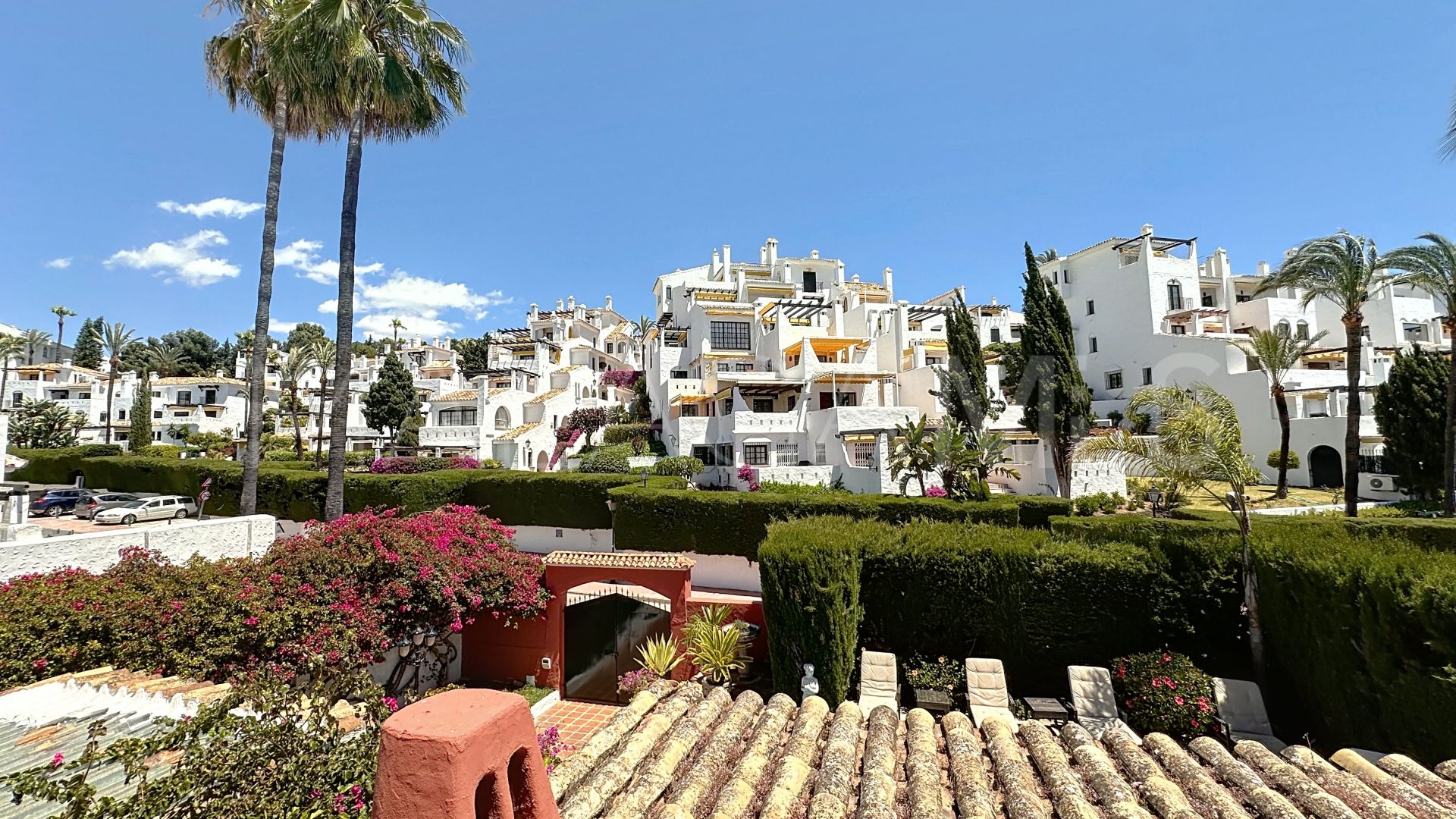 Villa for sale in Nueva Andalucia