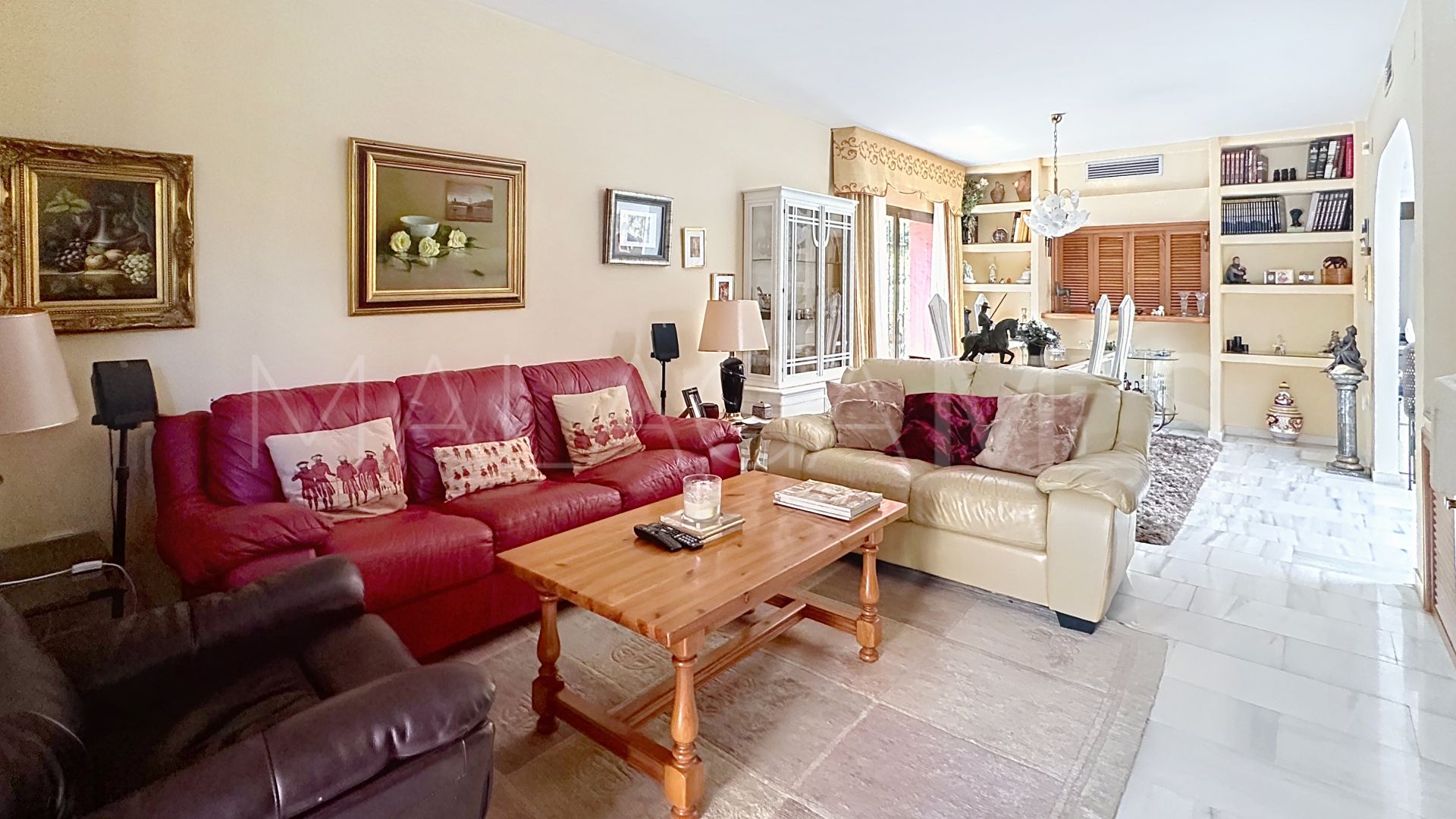 Villa for sale in Nueva Andalucia