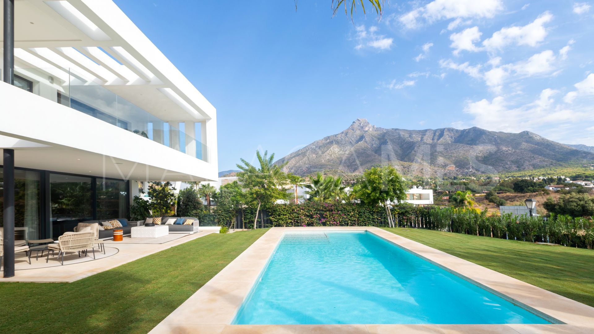 Villa for sale in Lomas del Virrey