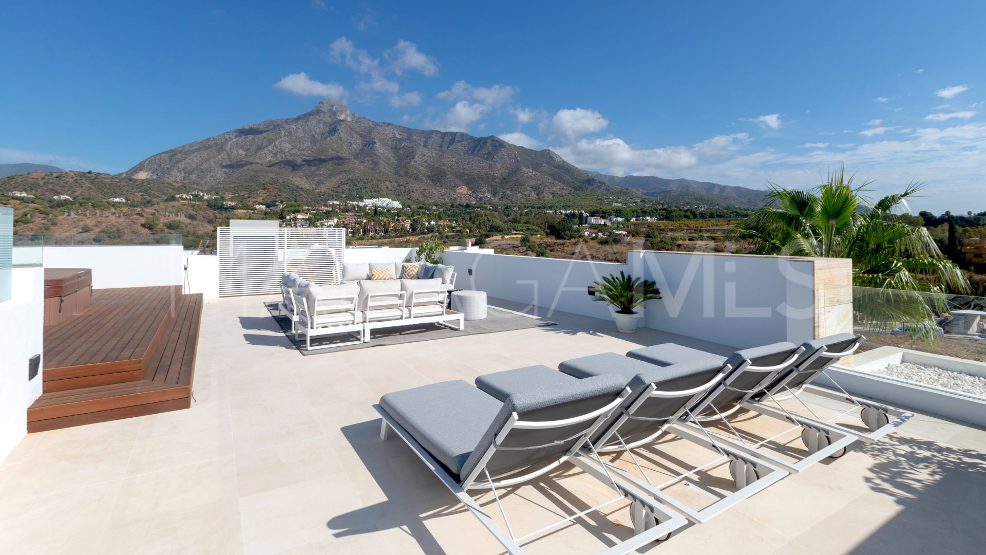 Villa for sale in Lomas del Virrey