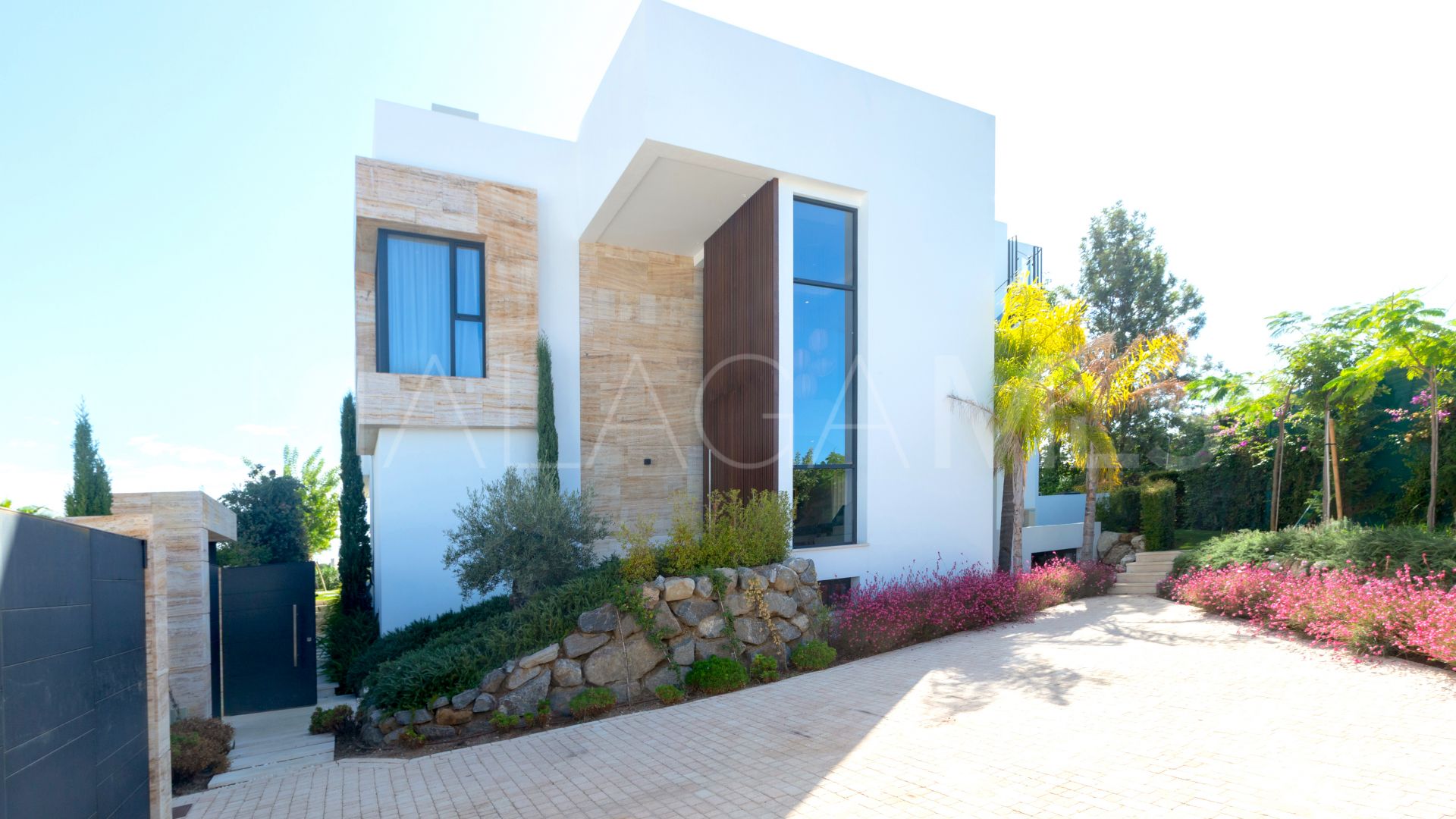 Villa for sale in Lomas del Virrey