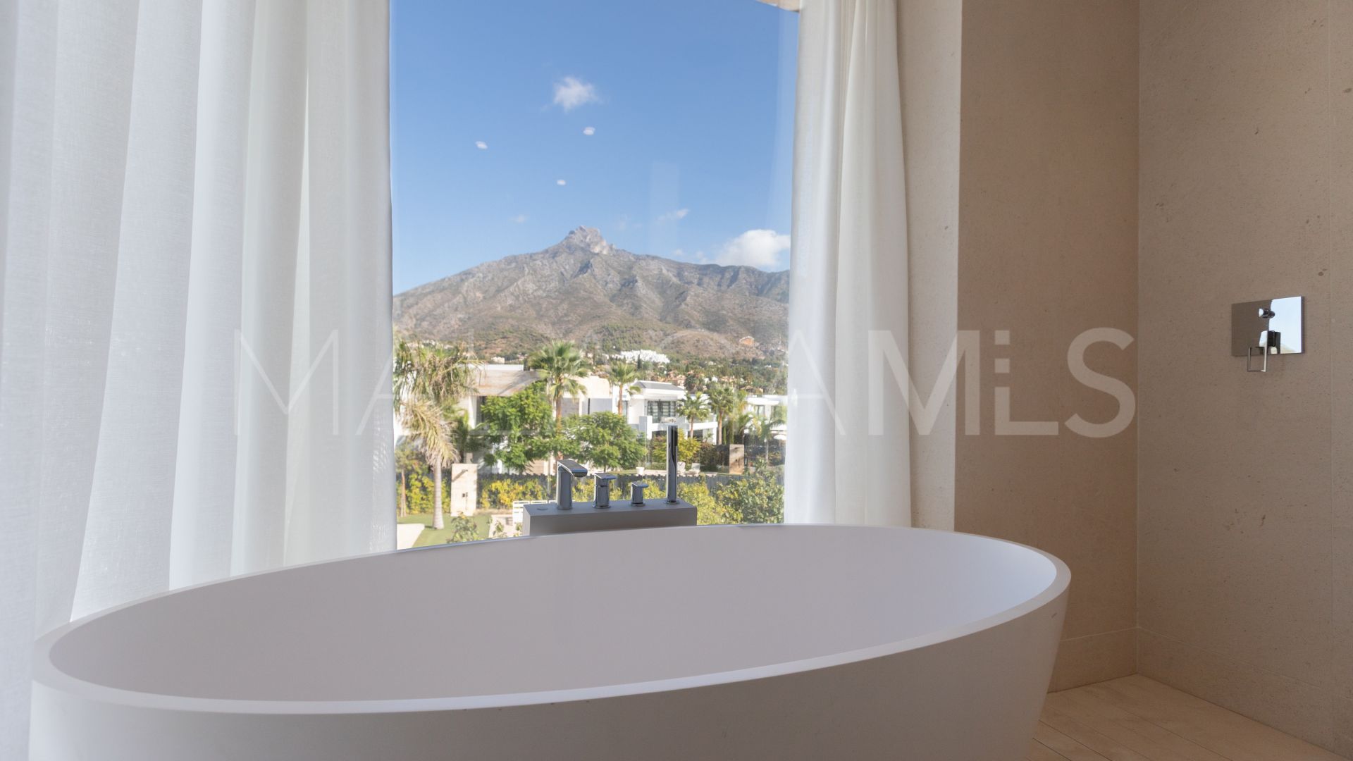 Villa for sale in Lomas del Virrey