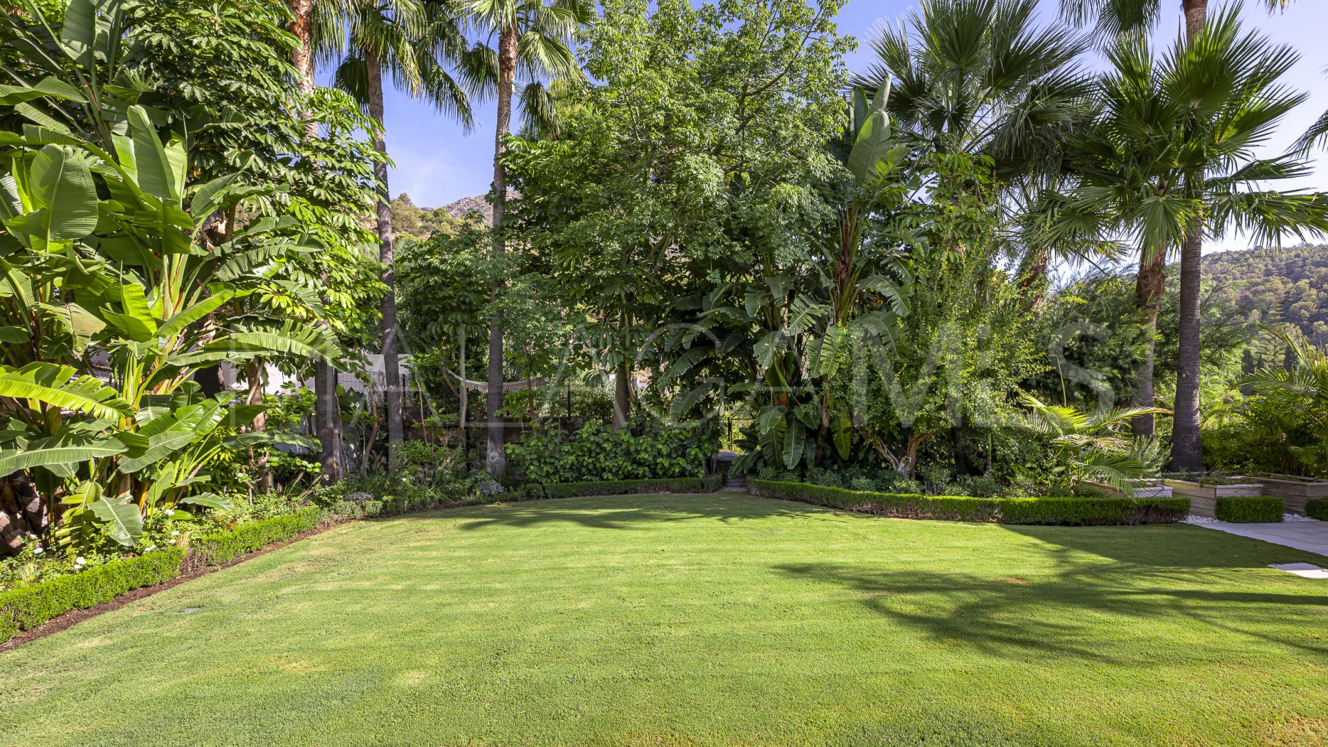 Villa for sale in Cascada de Camojan