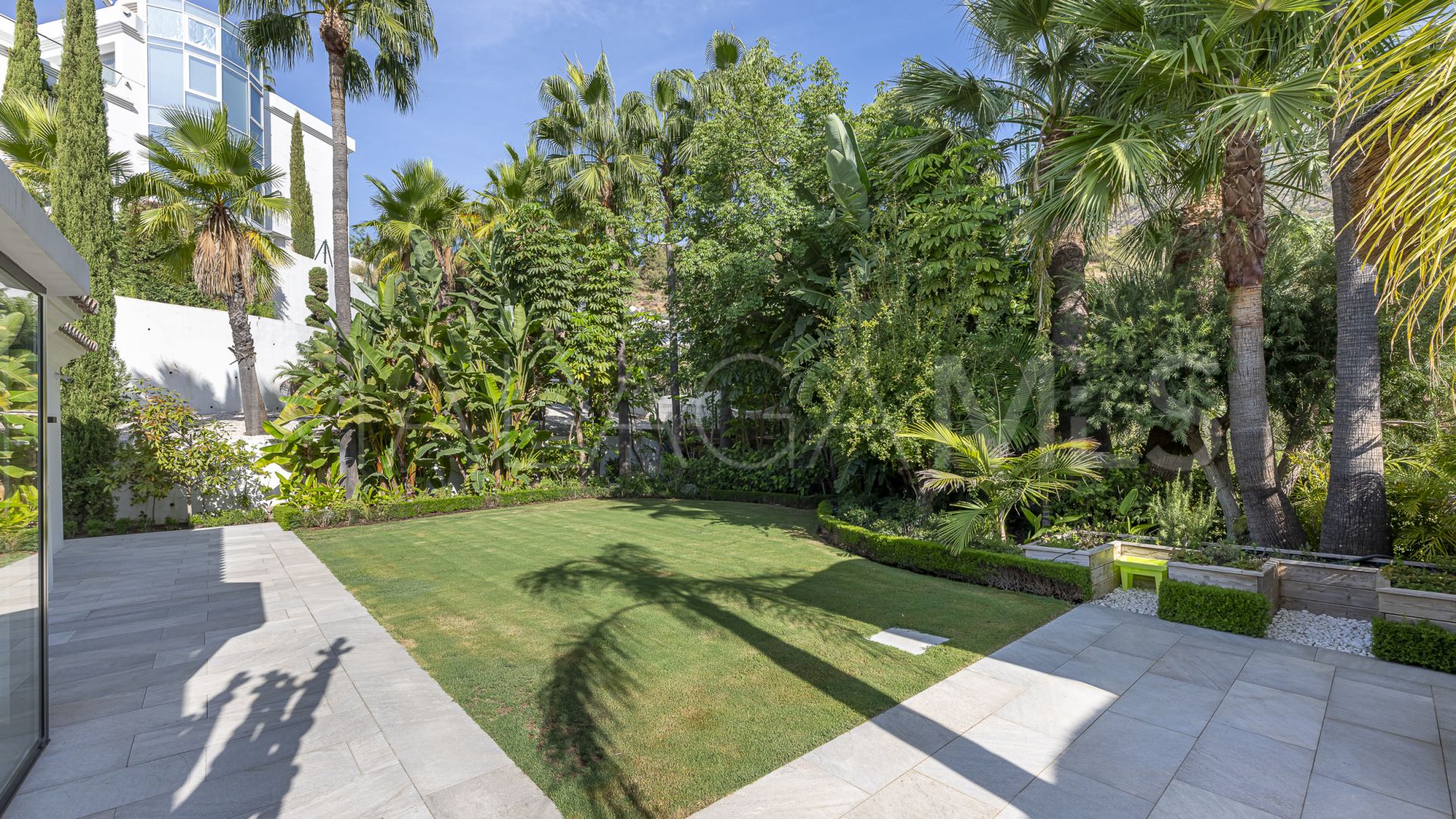 Villa for sale in Cascada de Camojan