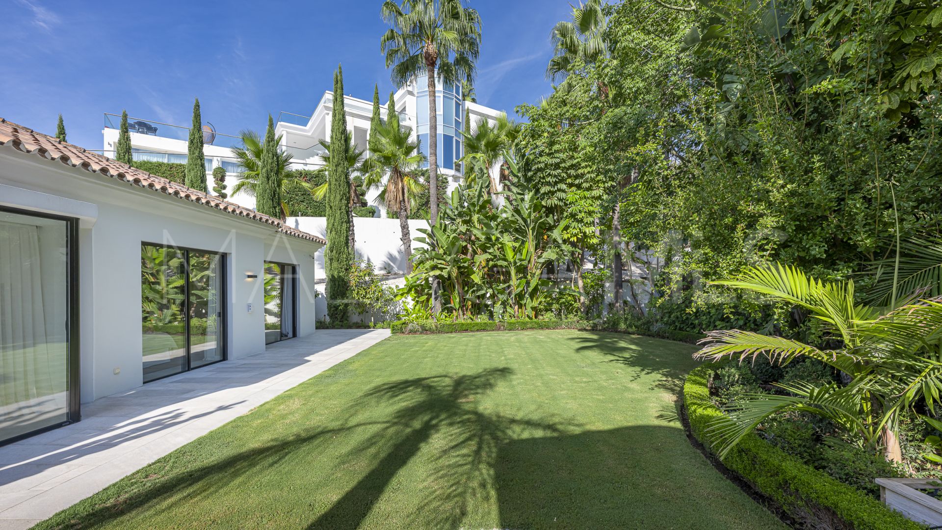 Villa for sale in Cascada de Camojan