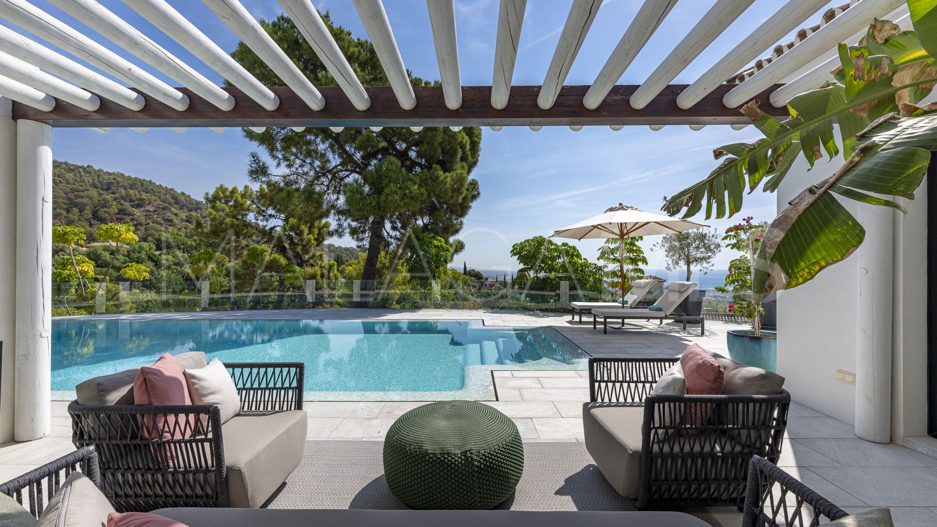 Villa for sale in Cascada de Camojan