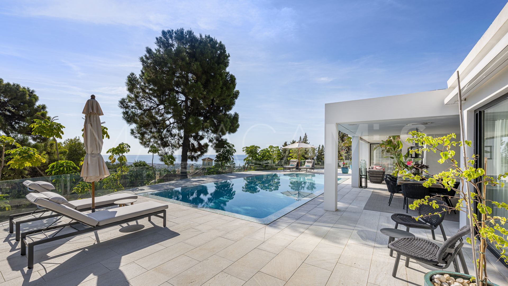 Villa for sale in Cascada de Camojan