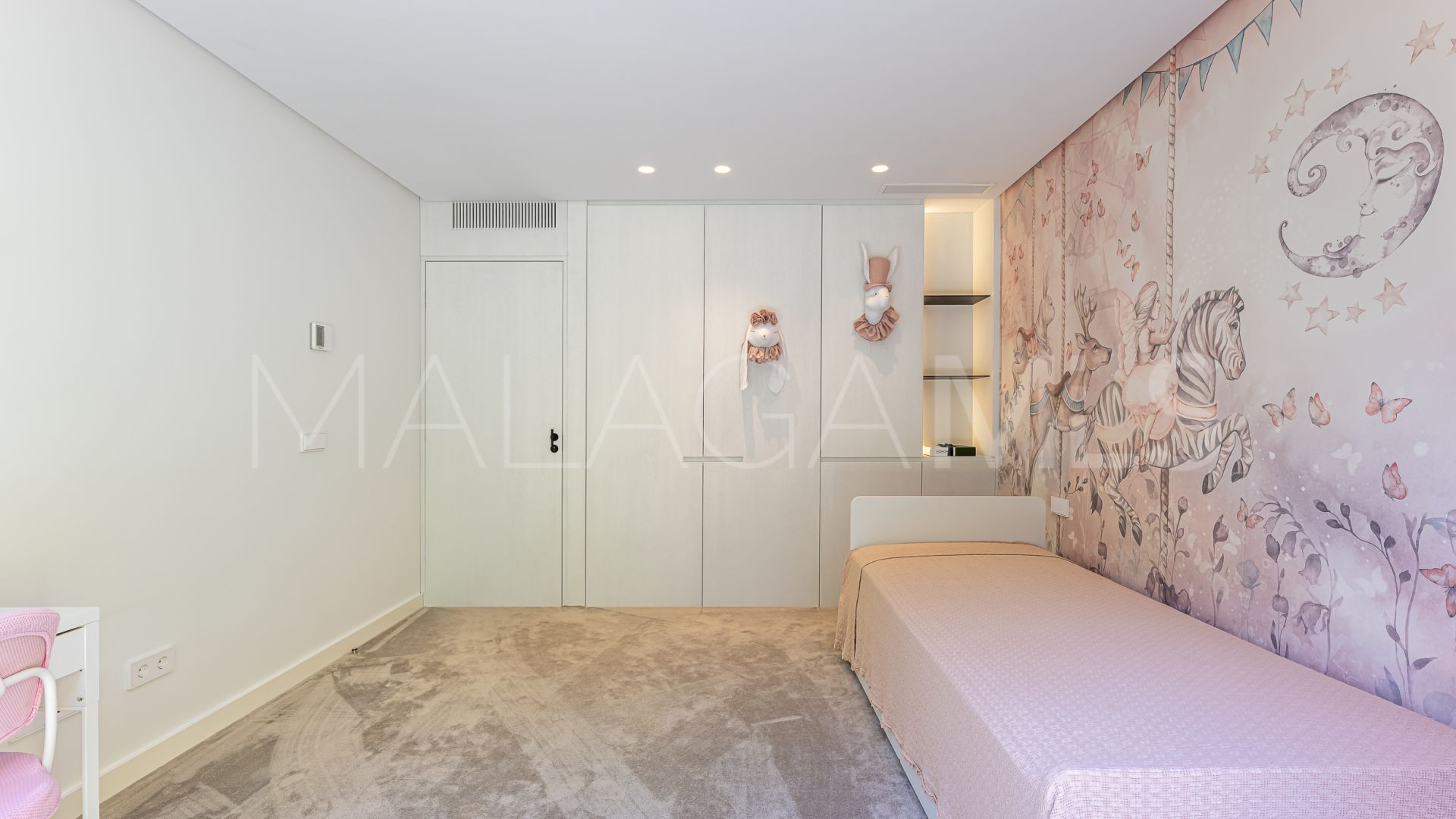 Villa for sale in Cascada de Camojan