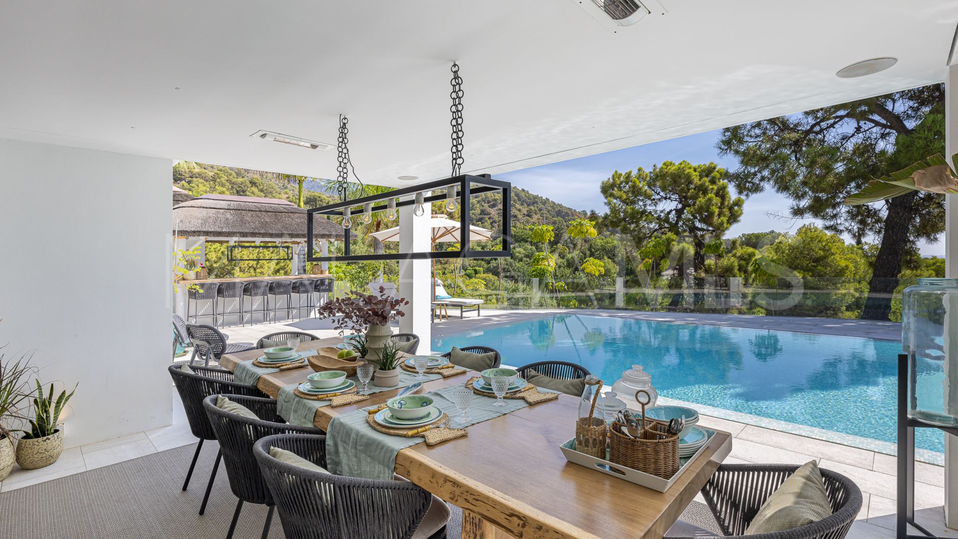 Villa for sale in Cascada de Camojan