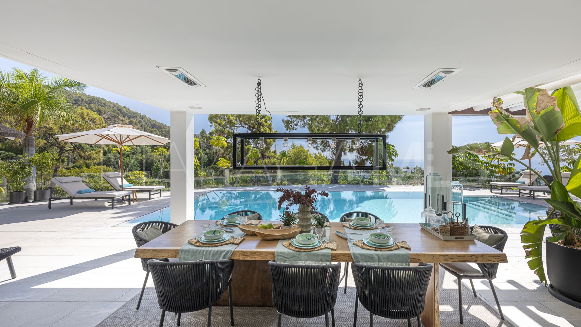 Villa for sale in Cascada de Camojan