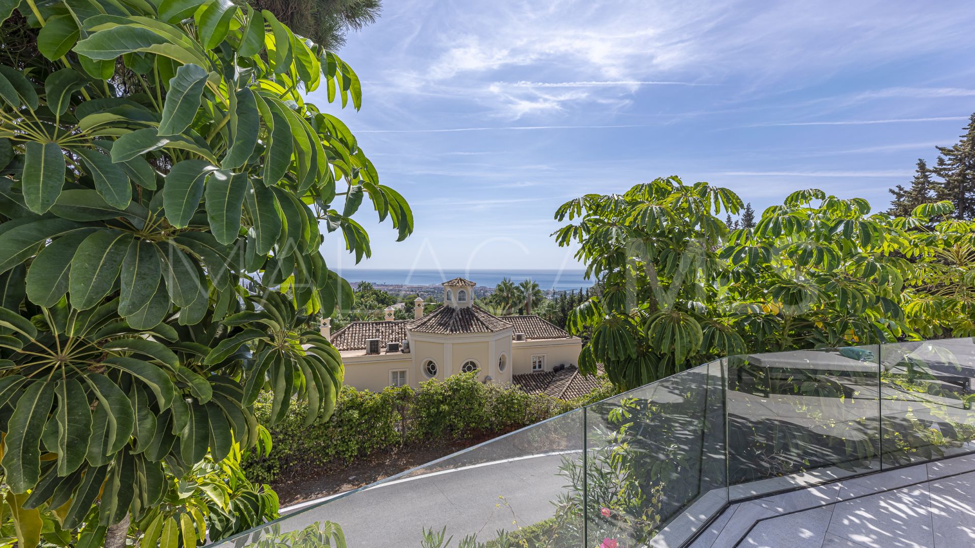 Villa for sale in Cascada de Camojan