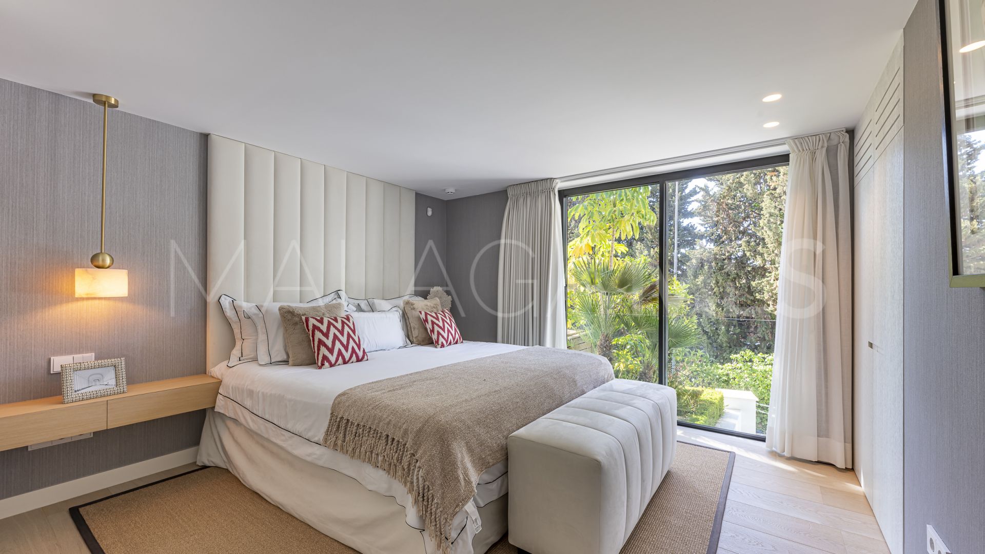 Villa for sale in Cascada de Camojan
