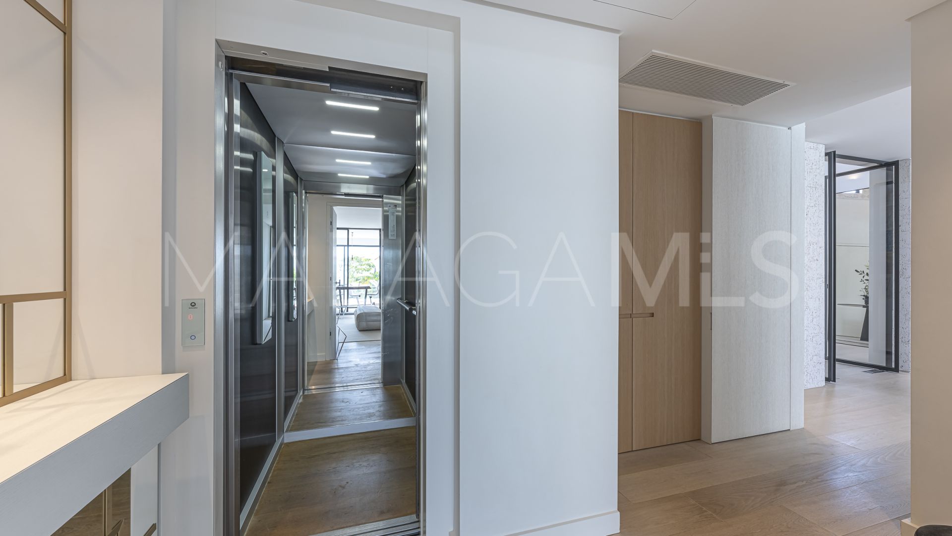 Villa for sale in Cascada de Camojan
