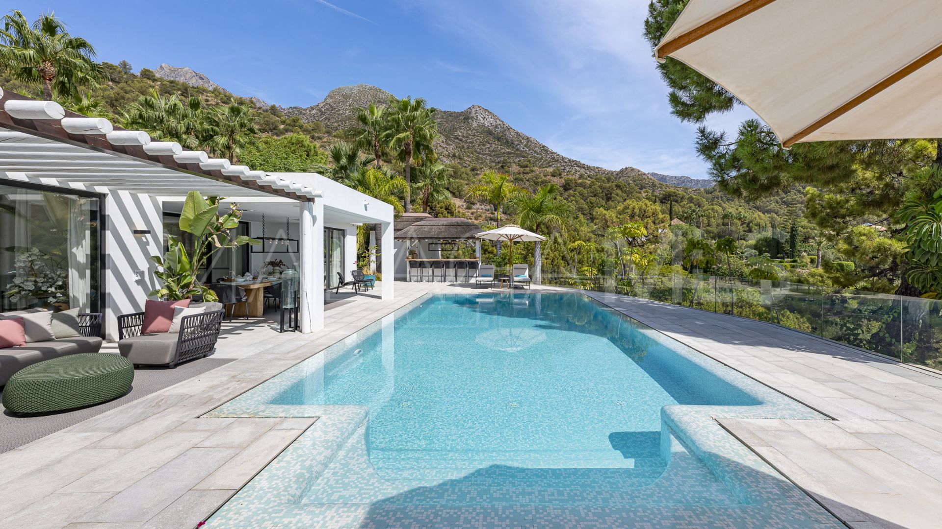 Villa for sale in Cascada de Camojan