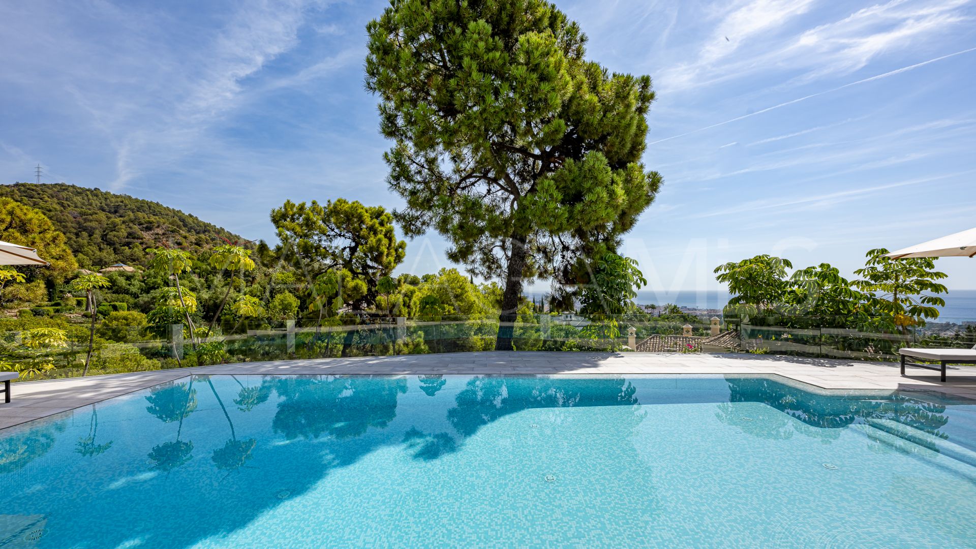 Villa for sale in Cascada de Camojan