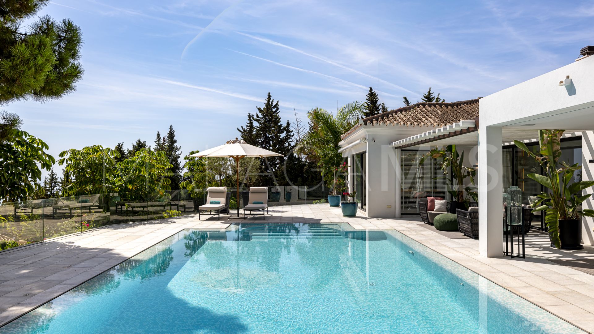 Villa for sale in Cascada de Camojan