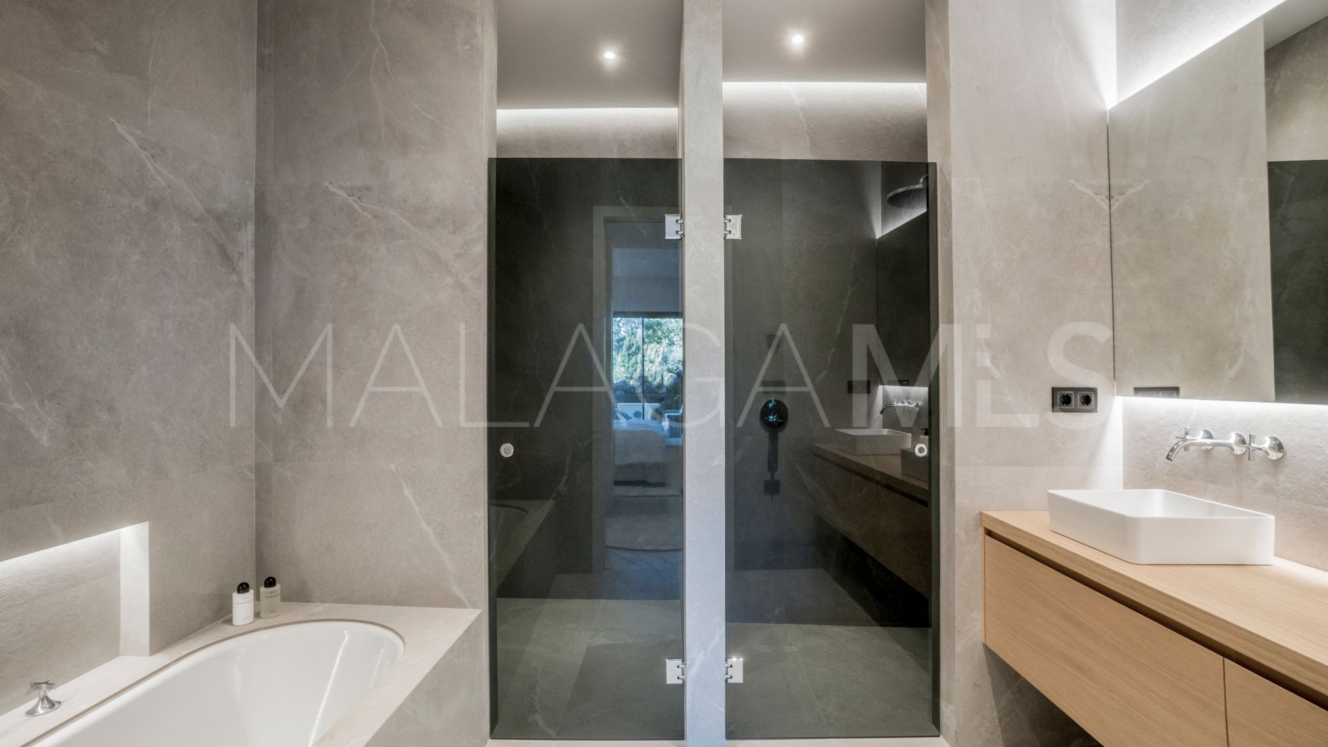 Ground floor apartment with 3 bedrooms for sale in Altos Reales