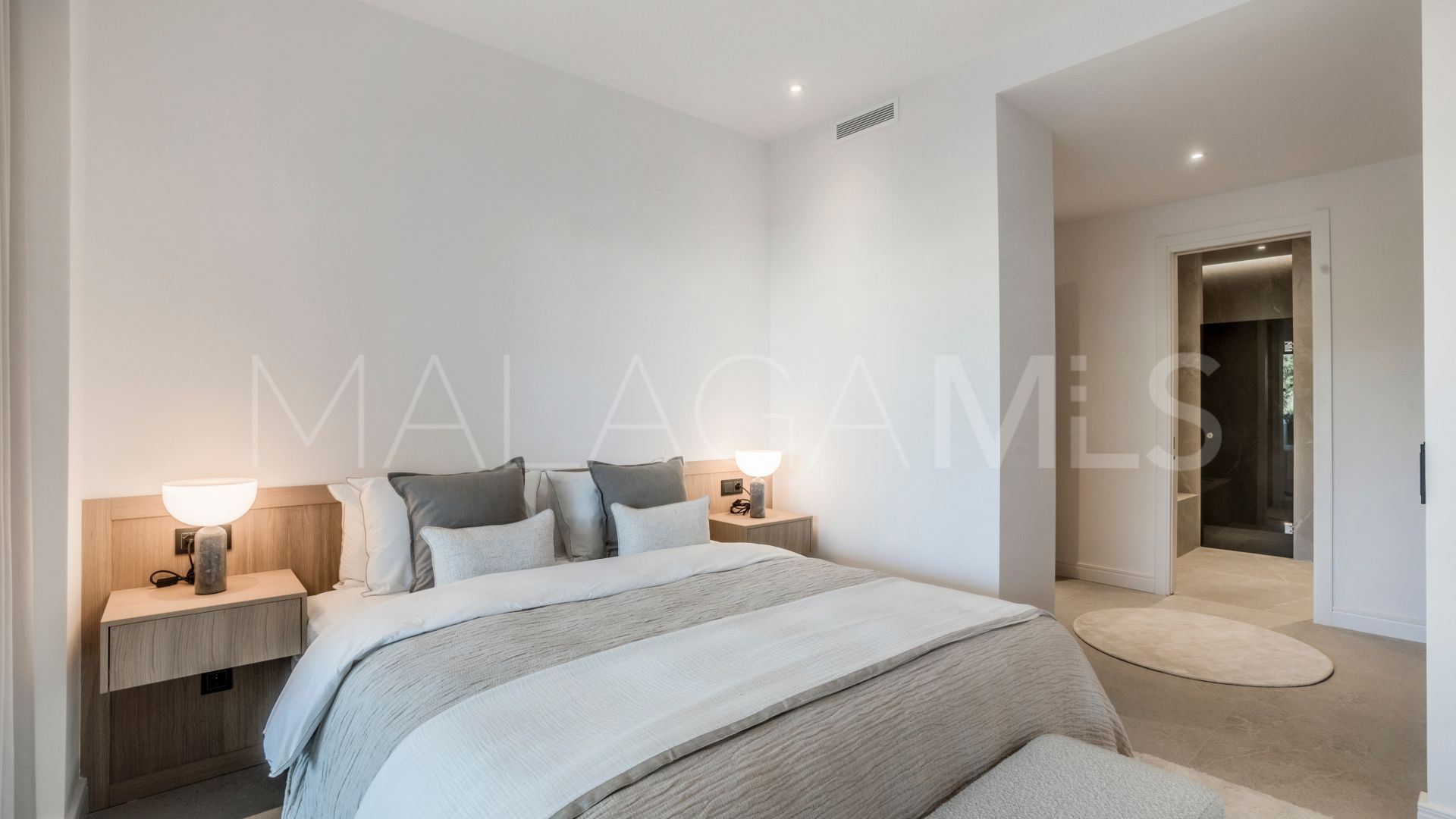 Ground floor apartment with 3 bedrooms for sale in Altos Reales