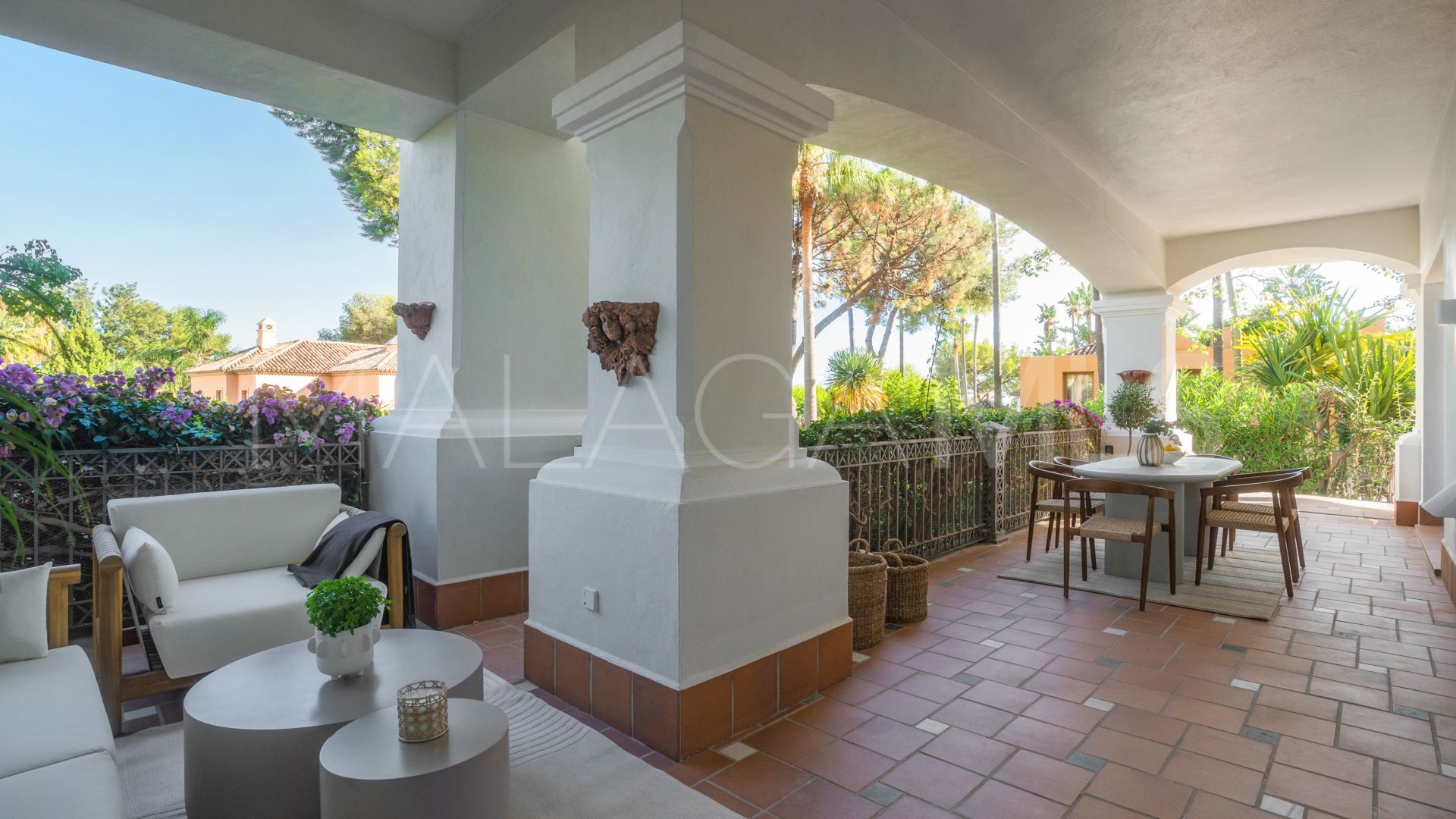 Ground floor apartment with 3 bedrooms for sale in Altos Reales