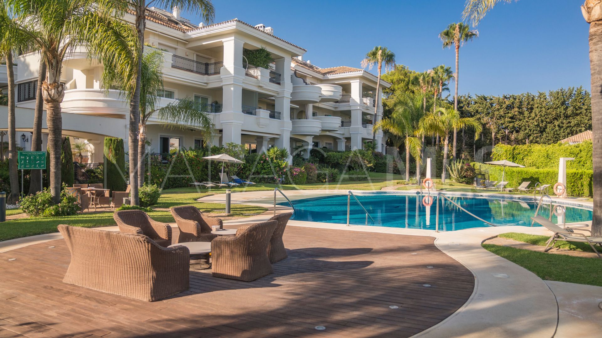 Ground floor apartment with 3 bedrooms for sale in Altos Reales