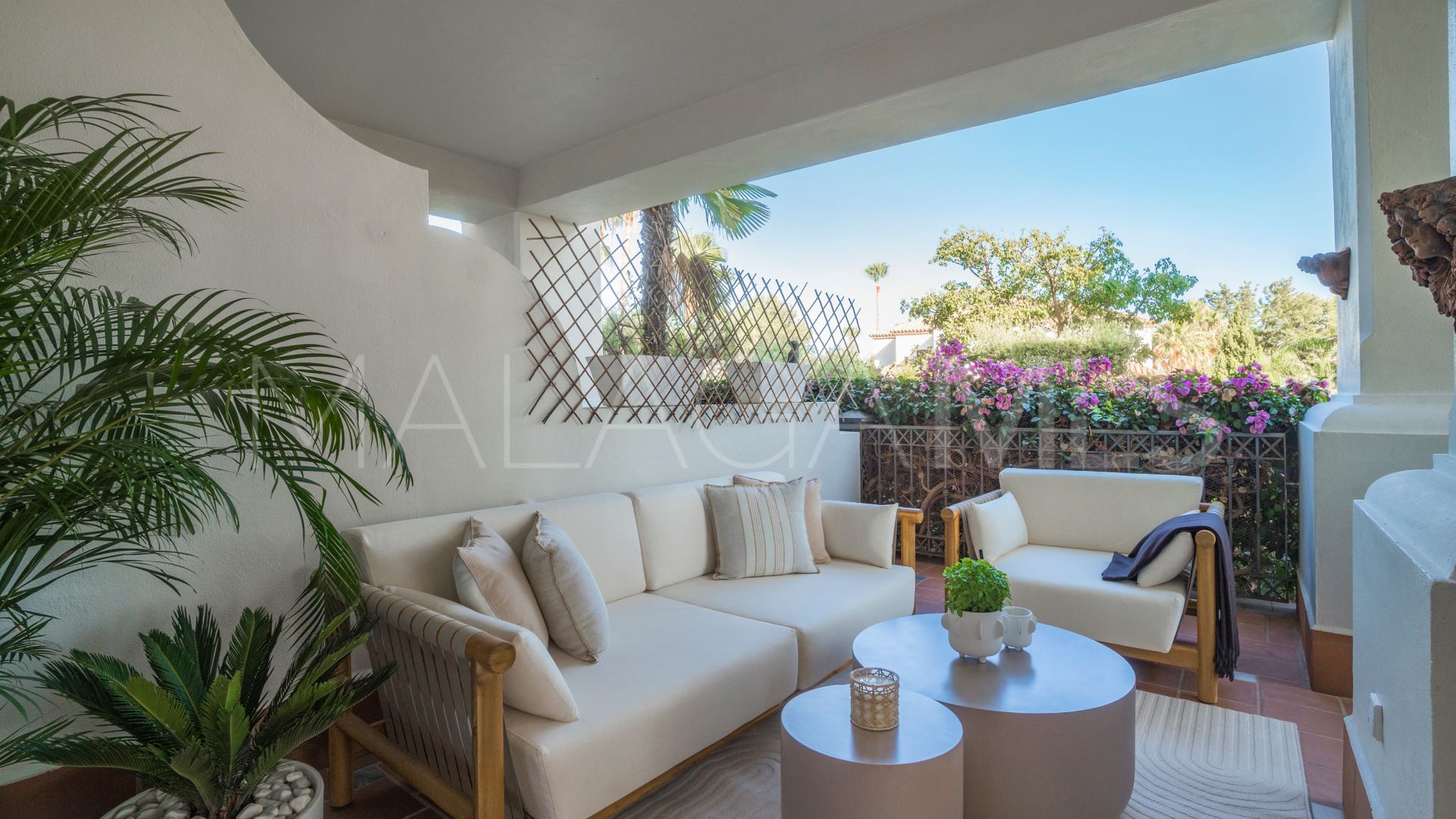 Ground floor apartment with 3 bedrooms for sale in Altos Reales