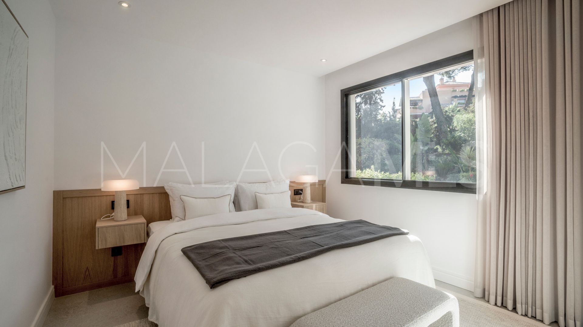 Ground floor apartment with 3 bedrooms for sale in Altos Reales