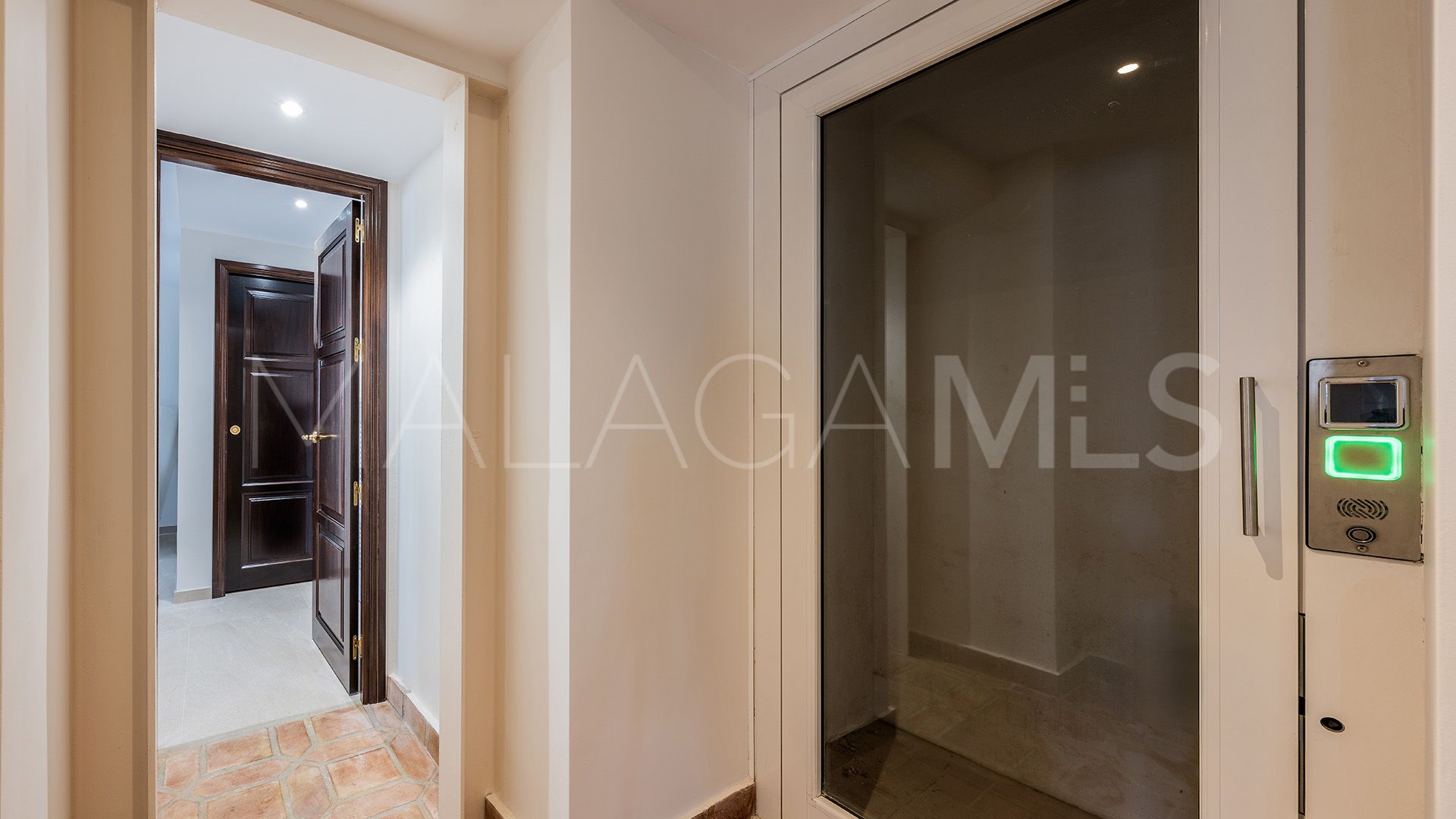 Hus i byn for sale in Las Lomas del Marbella Club