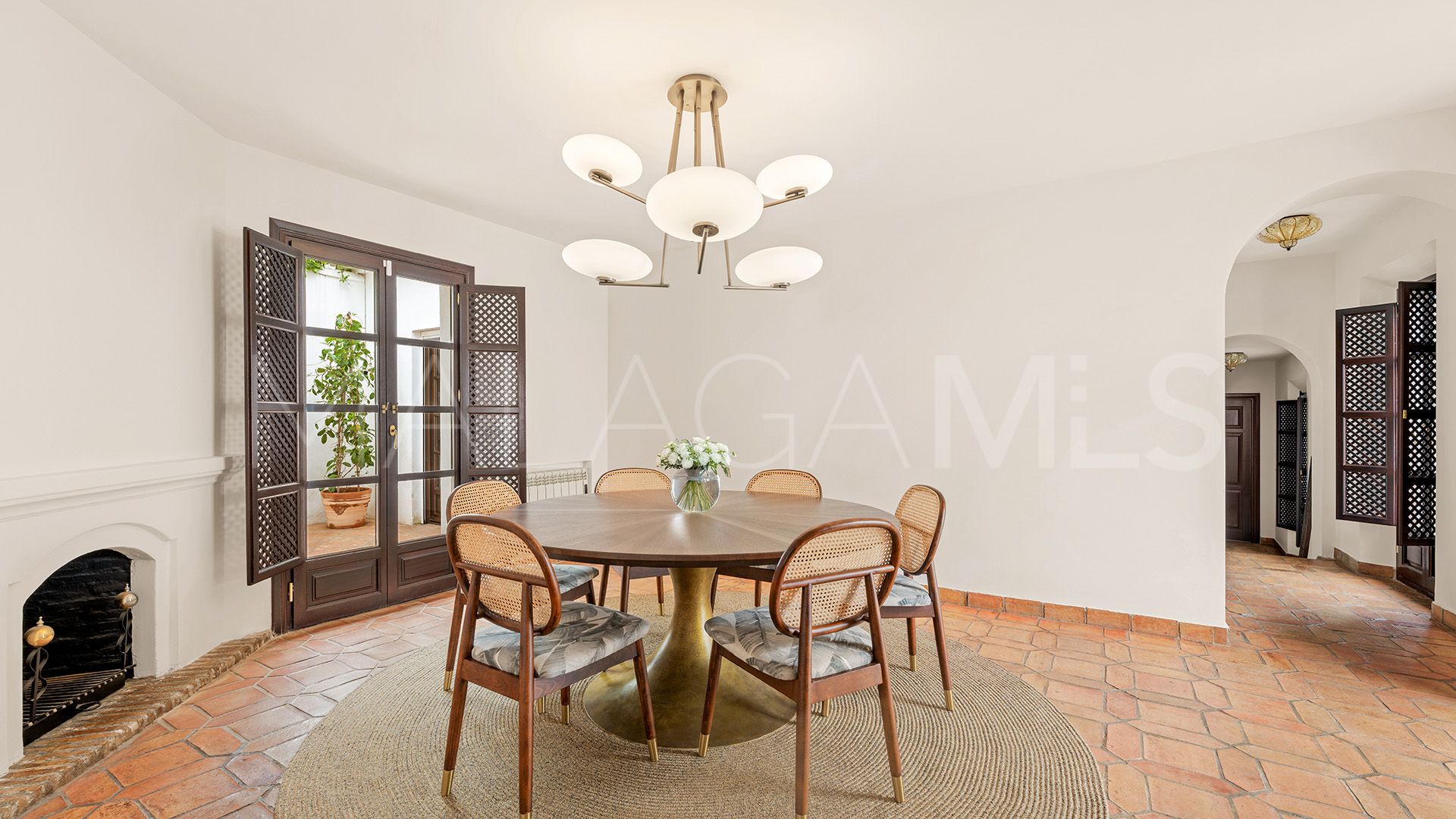 Hus i byn for sale in Las Lomas del Marbella Club