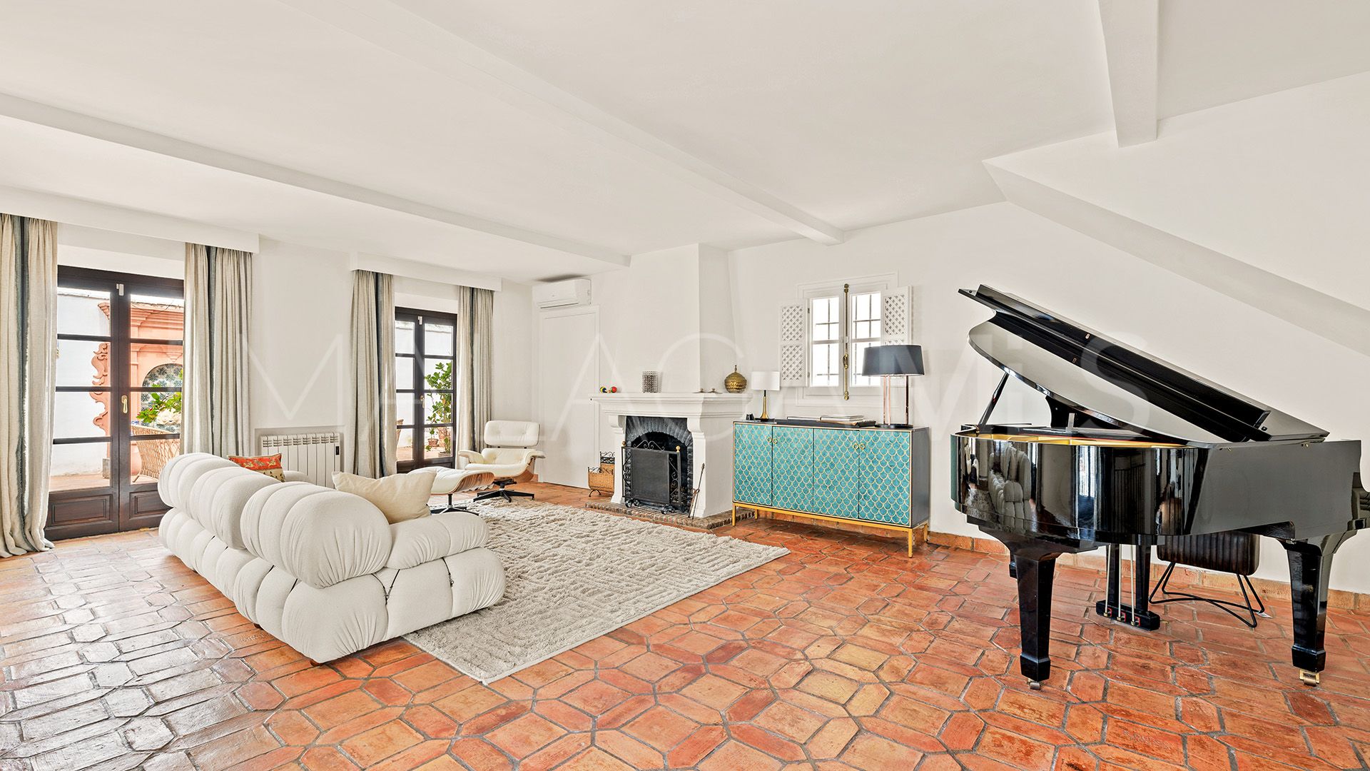 Hus i byn for sale in Las Lomas del Marbella Club