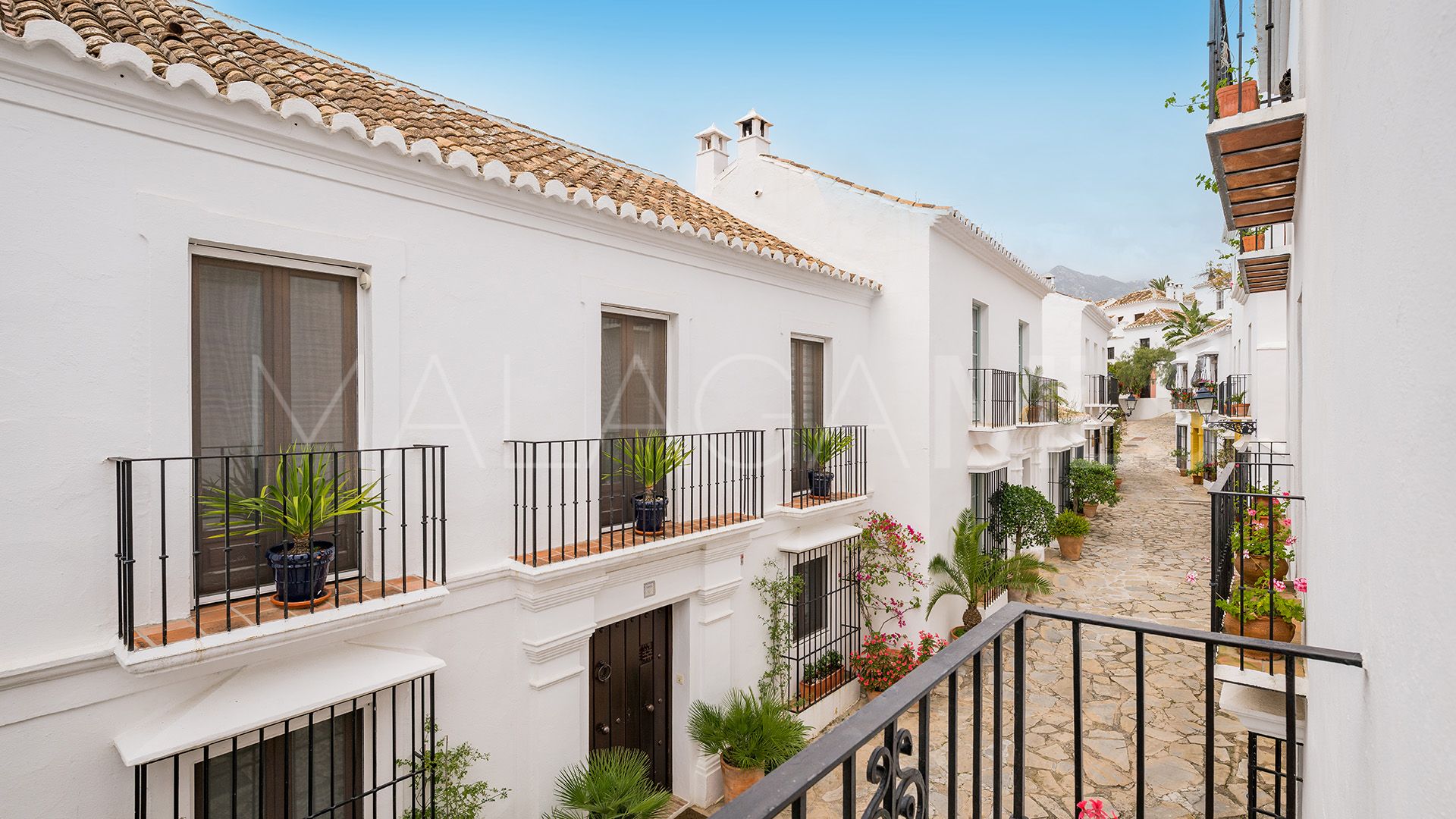 Hus i byn for sale in Las Lomas del Marbella Club