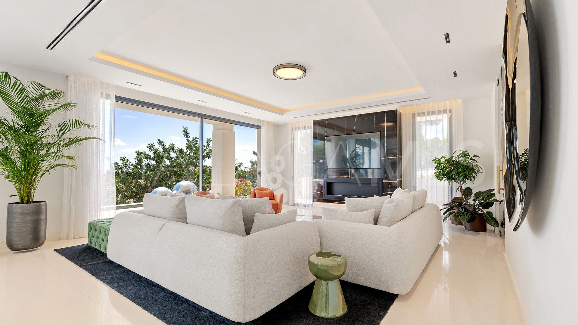 Buy villa in Sierra Blanca