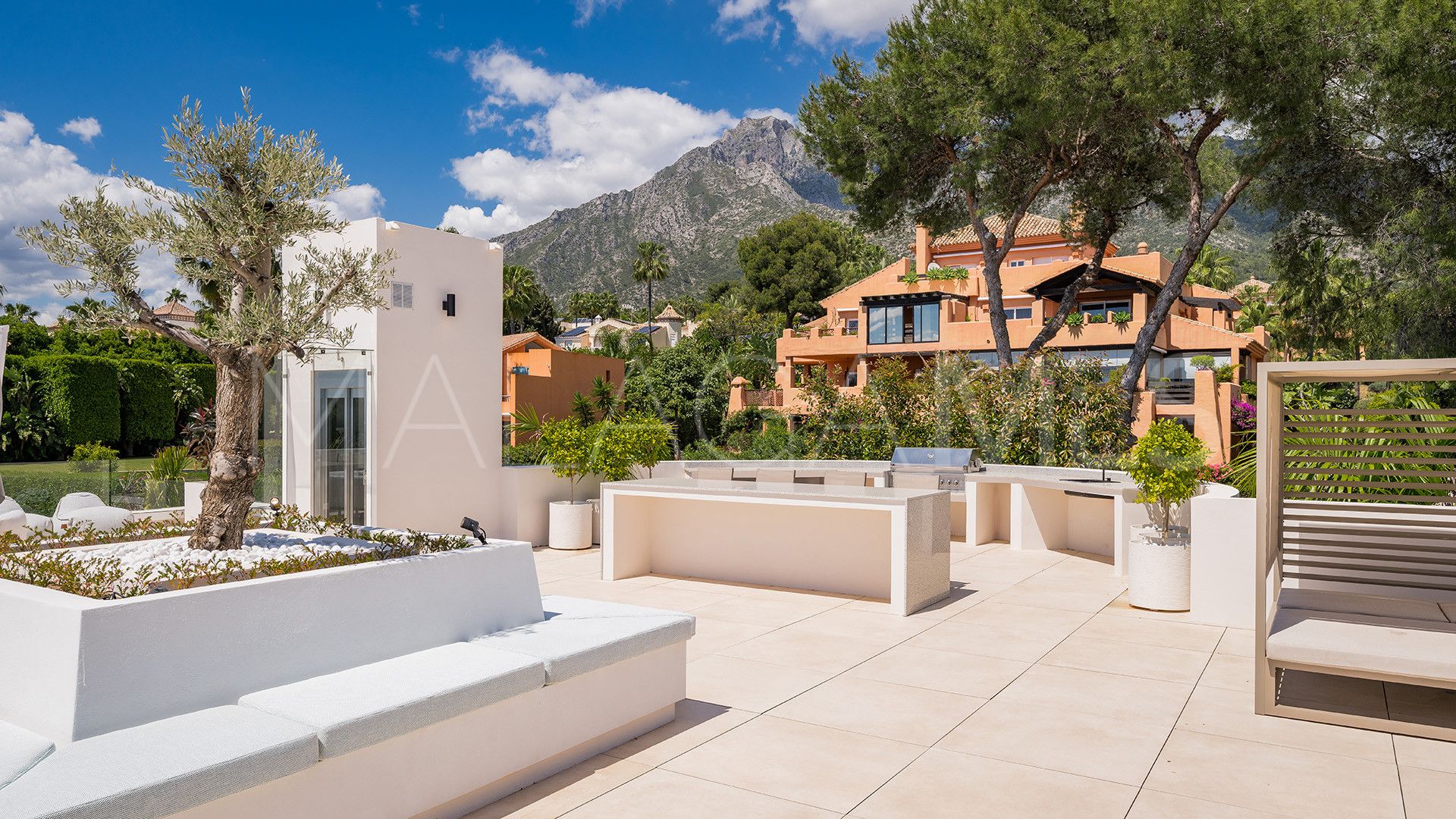 Buy villa in Sierra Blanca