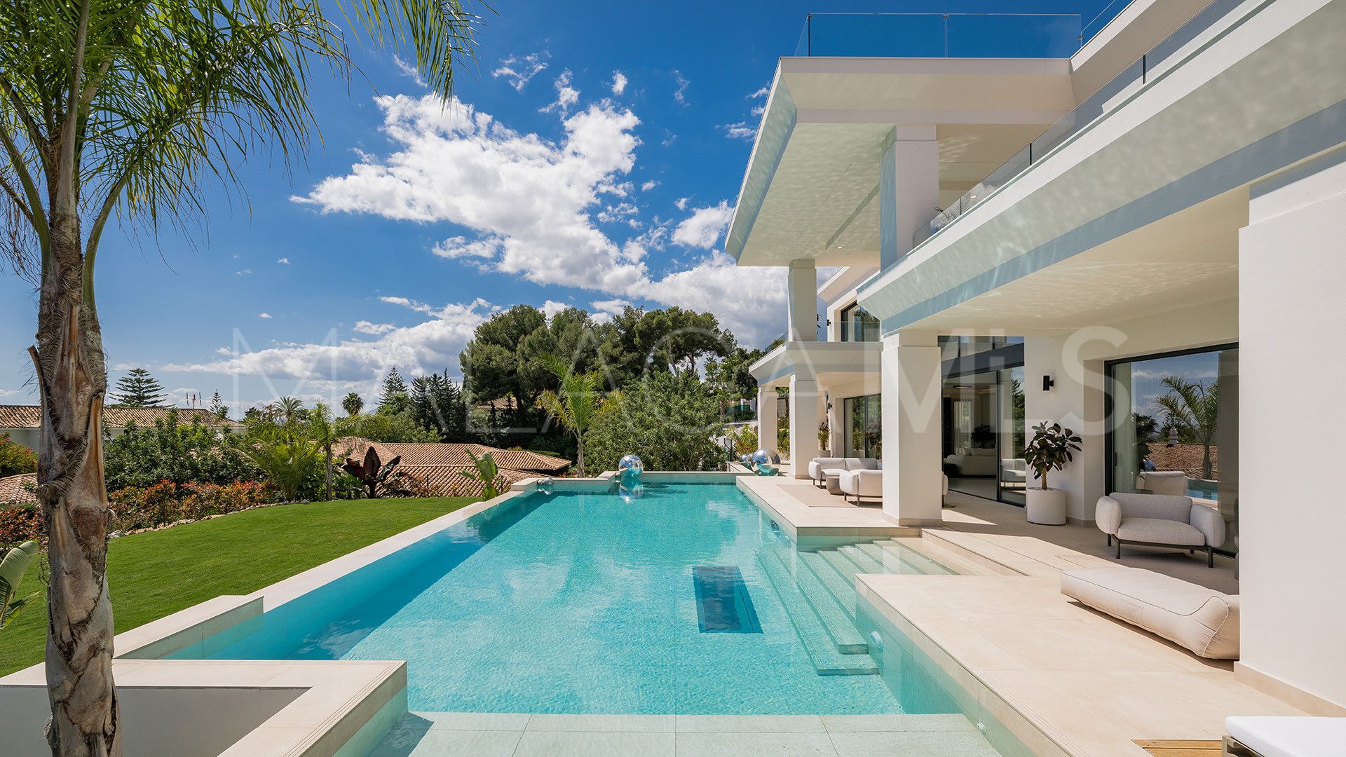 Buy villa in Sierra Blanca