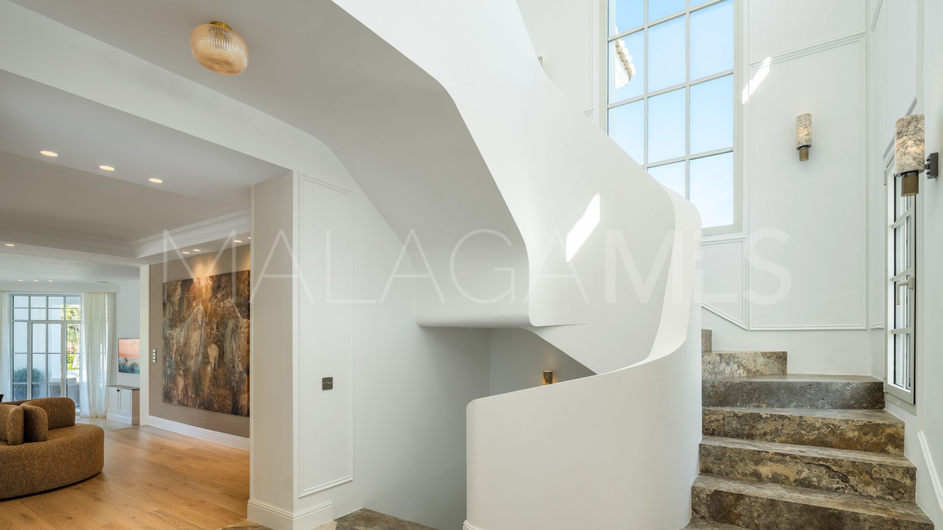 Villa for sale in Nueva Andalucia